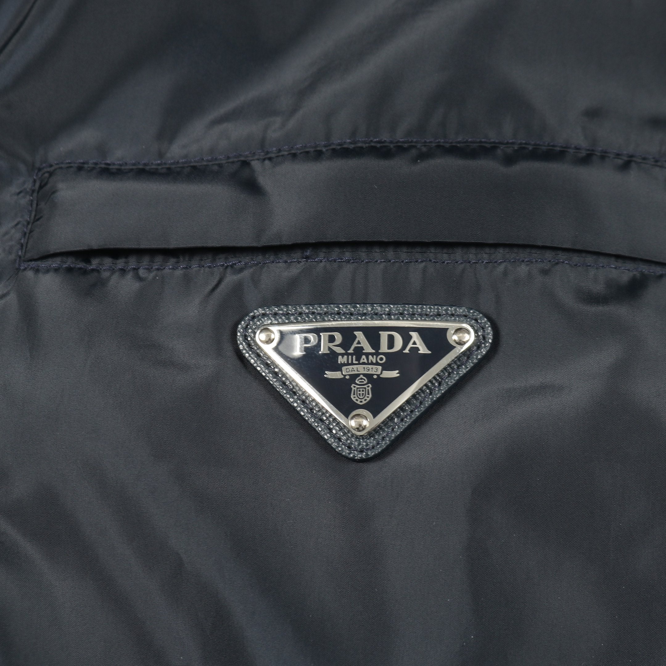 みっつん プラダ 三角プレート ナイロンブルゾン PRADA（プラダ） 22AW