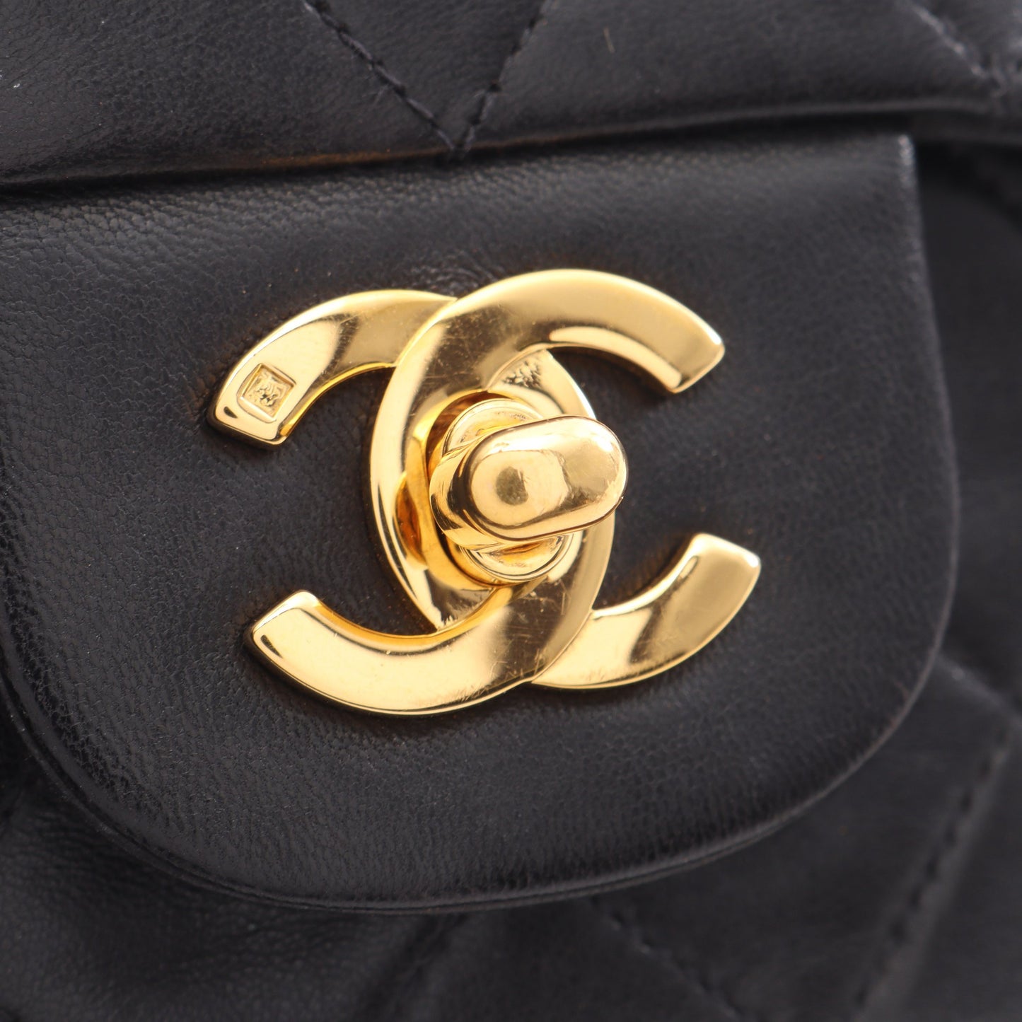 マトラッセ Wフラップ Wチェーンショルダーバッグ ラムスキン ブラック ゴールド金具 シャネル バッグ CHANEL