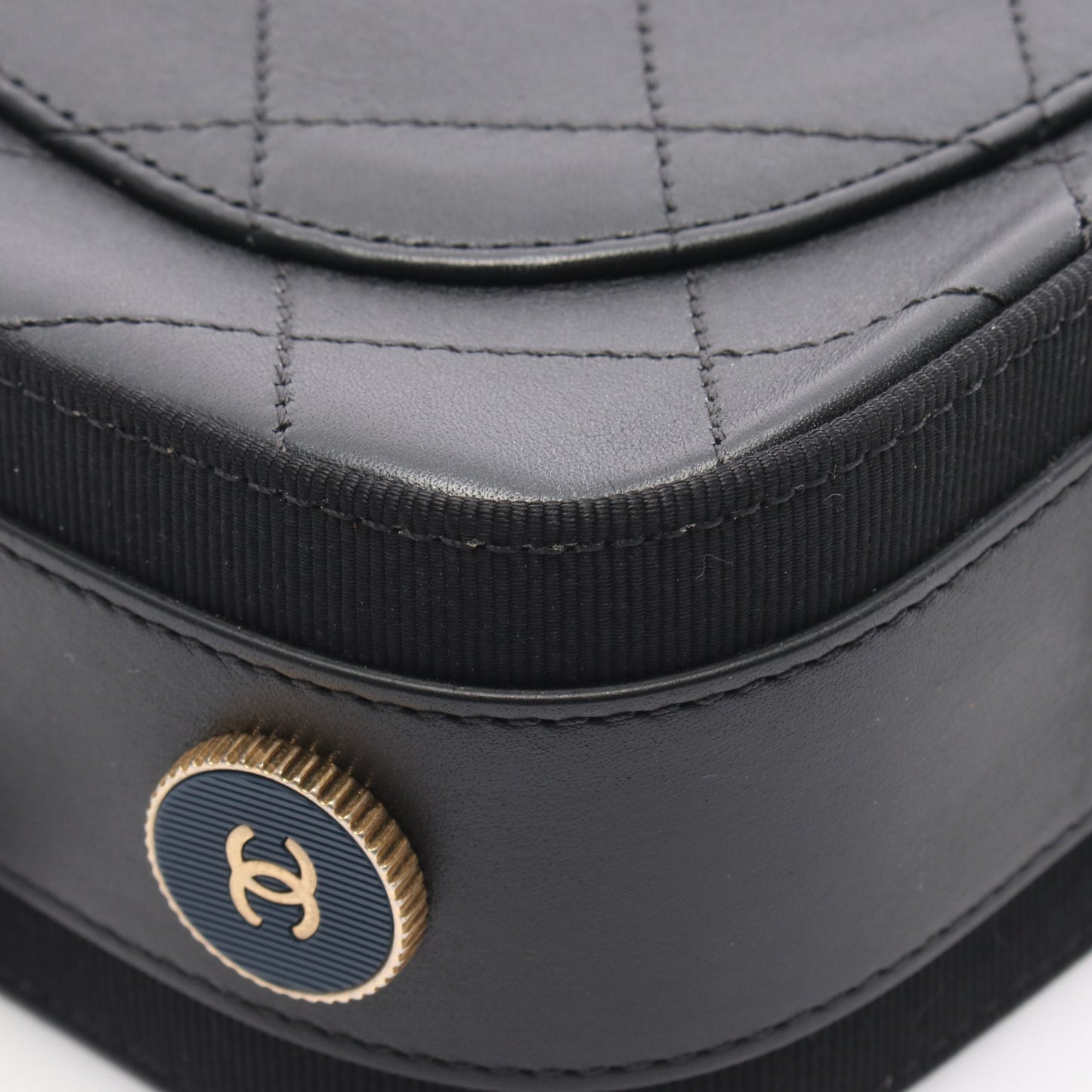 マトラッセ カメラバッグ チェーンショルダーバッグ レザー ブラック ゴールド金具 シャネル バッグ CHANEL