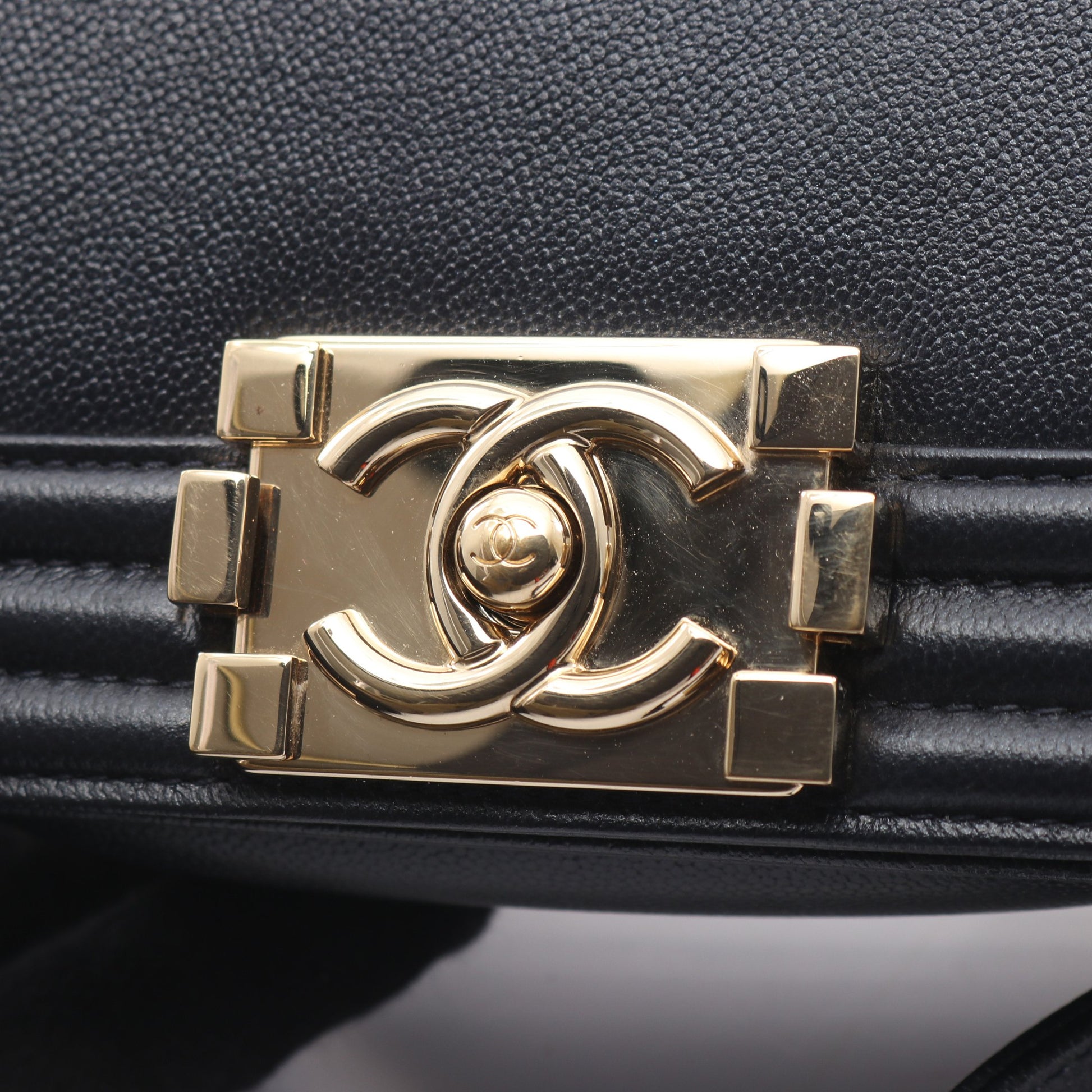 ボーイシャネル チェーンショルダーバッグ レザー ダークネイビー ゴールド金具 シャネル バッグ CHANEL