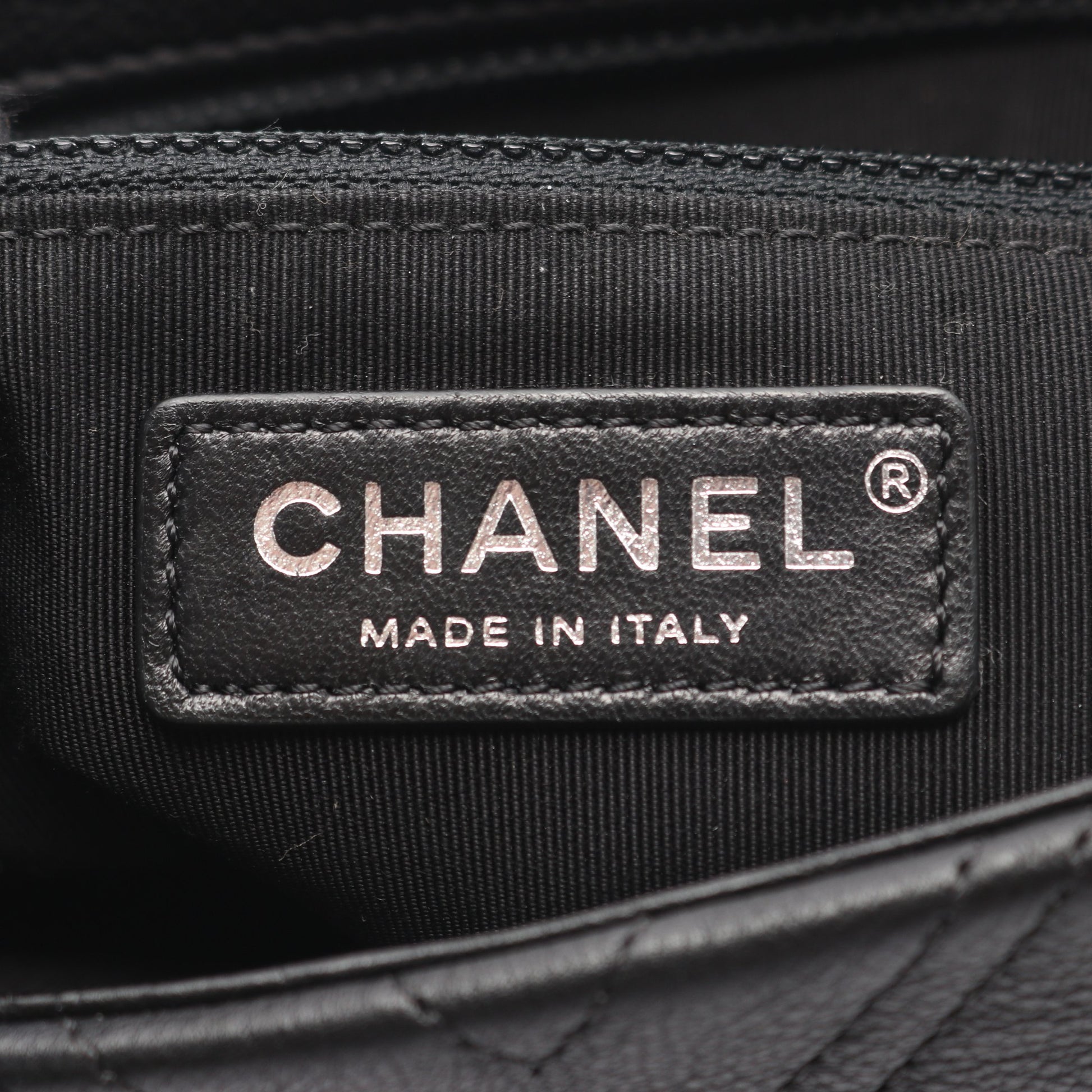 Vステッチ シェブロン チェーンショルダーバッグ スタッズ レザー ブラック シルバー金具 シャネル バッグ CHANEL