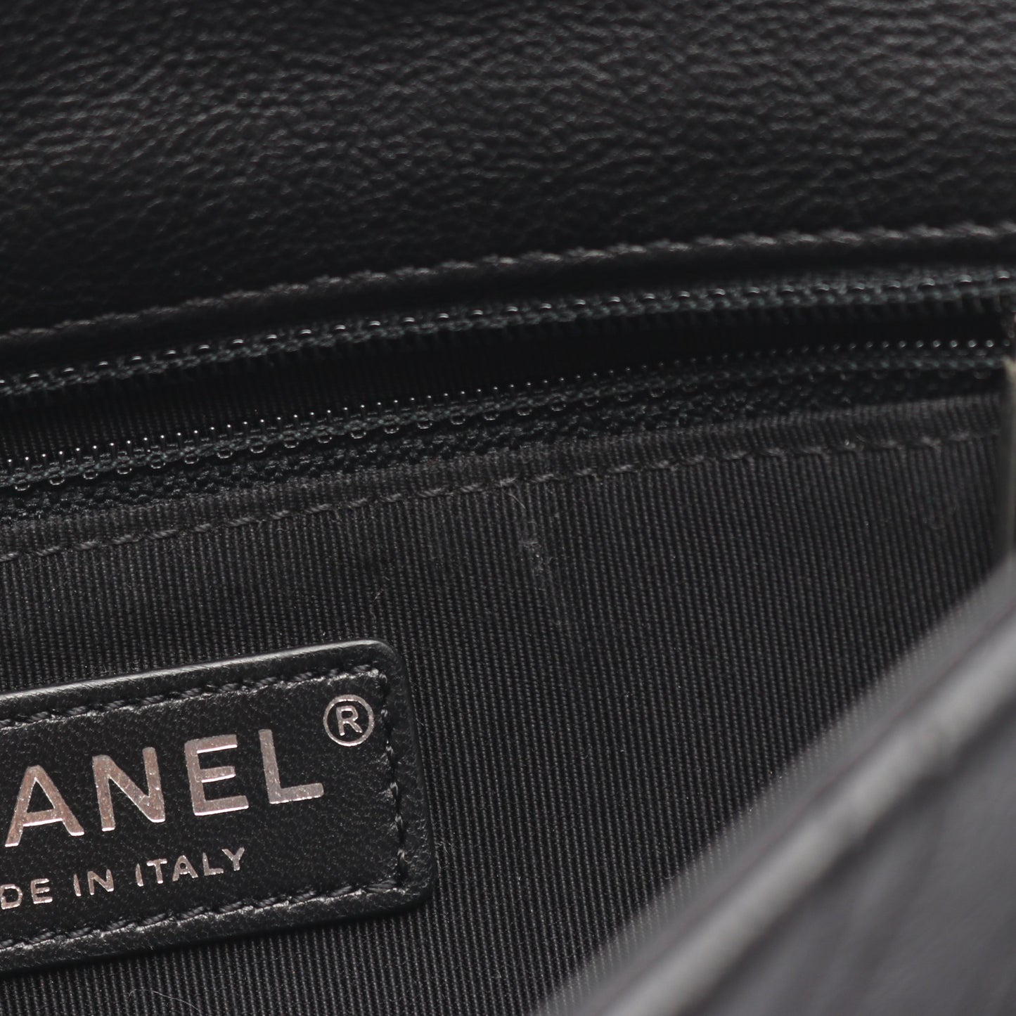 Vステッチ シェブロン チェーンショルダーバッグ スタッズ レザー ブラック シルバー金具 シャネル バッグ CHANEL