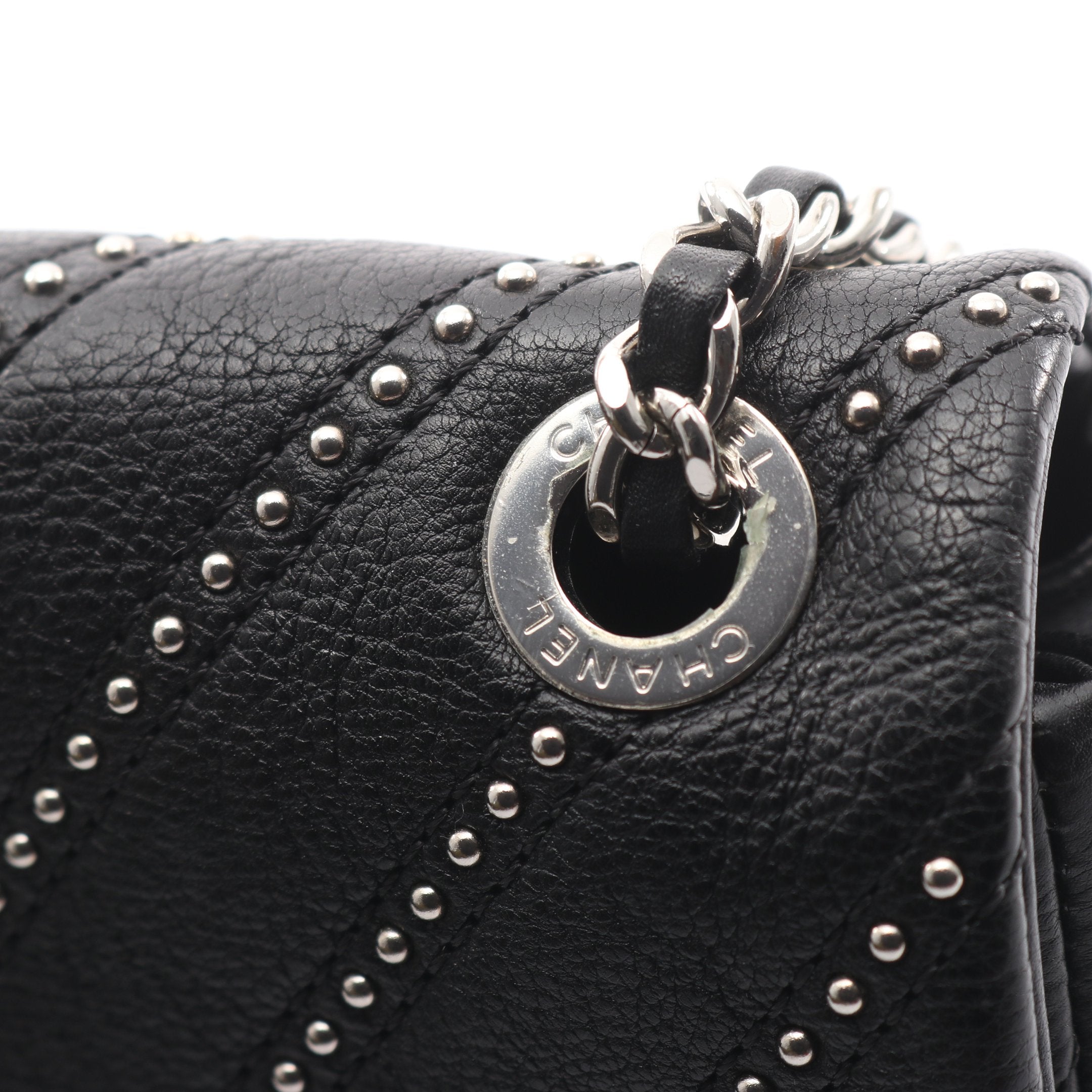 Vステッチ シェブロン チェーンショルダーバッグ スタッズ レザー