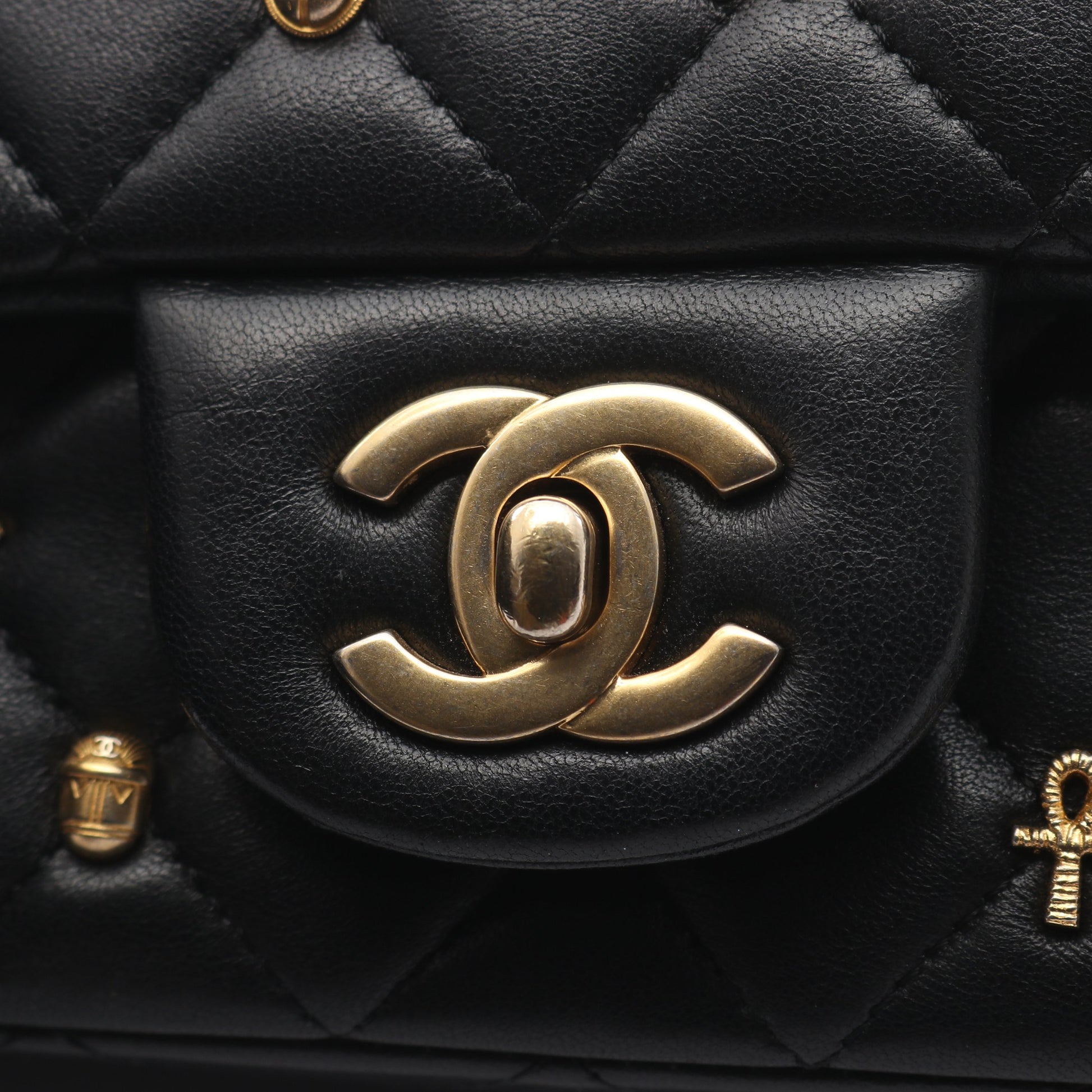 マトラッセ アイコン チェーンショルダーバッグ ラムスキン ブラック ゴールド金具 シャネル バッグ CHANEL