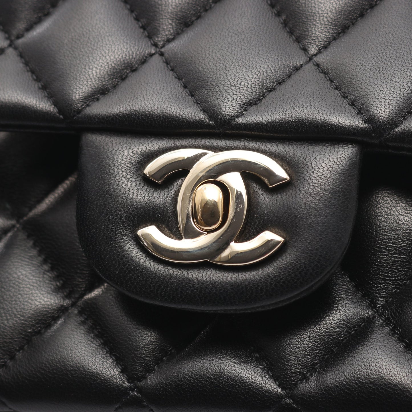 マトラッセ アイコン Wチェーンショルダーバッグ ラムスキン ブラック ゴールド金具 シャネル バッグ CHANEL