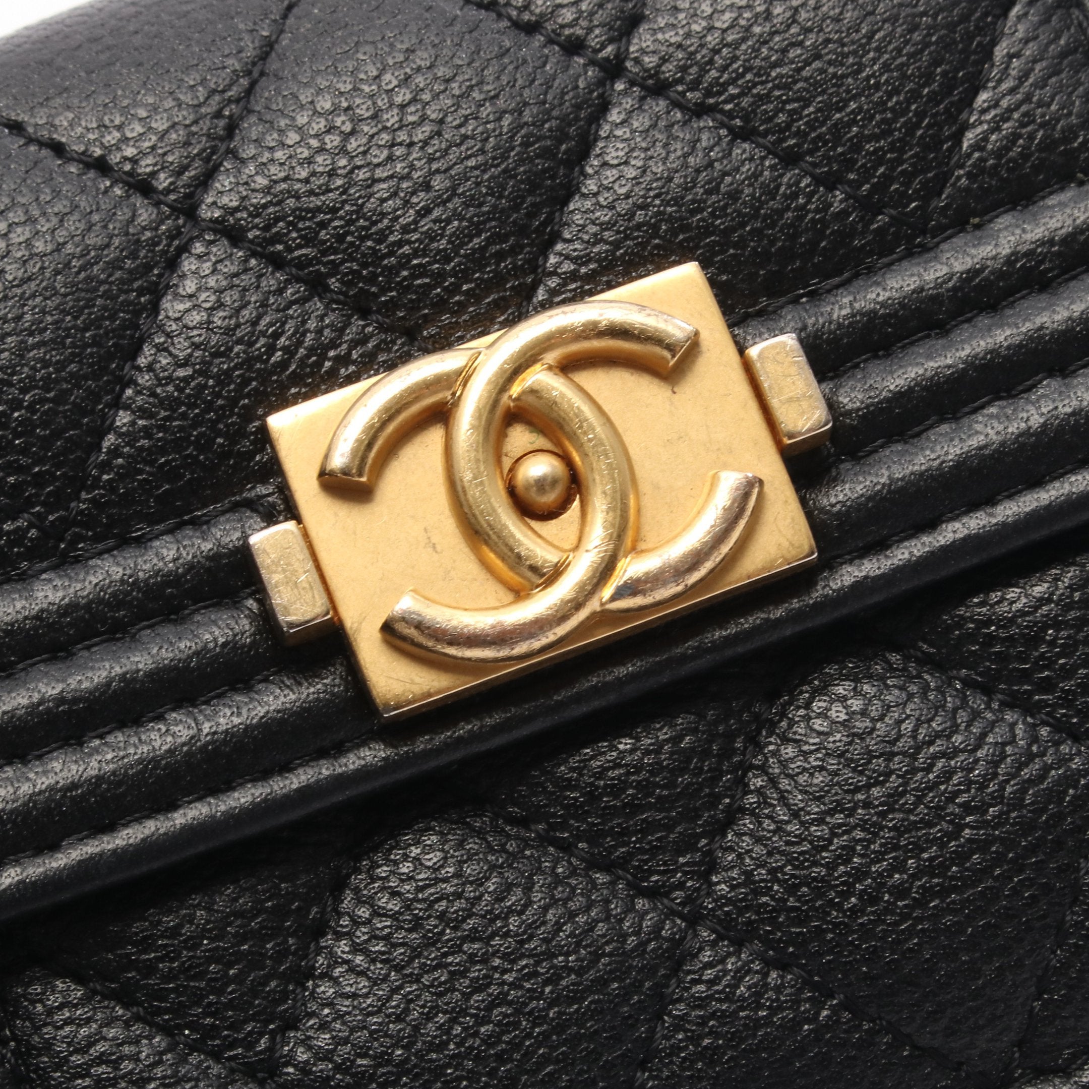 CHANEL　ボーイシャネル　キャビアスキン　三つ折りミニ財布　ゴールド ボーイシャネル 三つ折り財布 キャビアスキン ブラック ゴールド金具