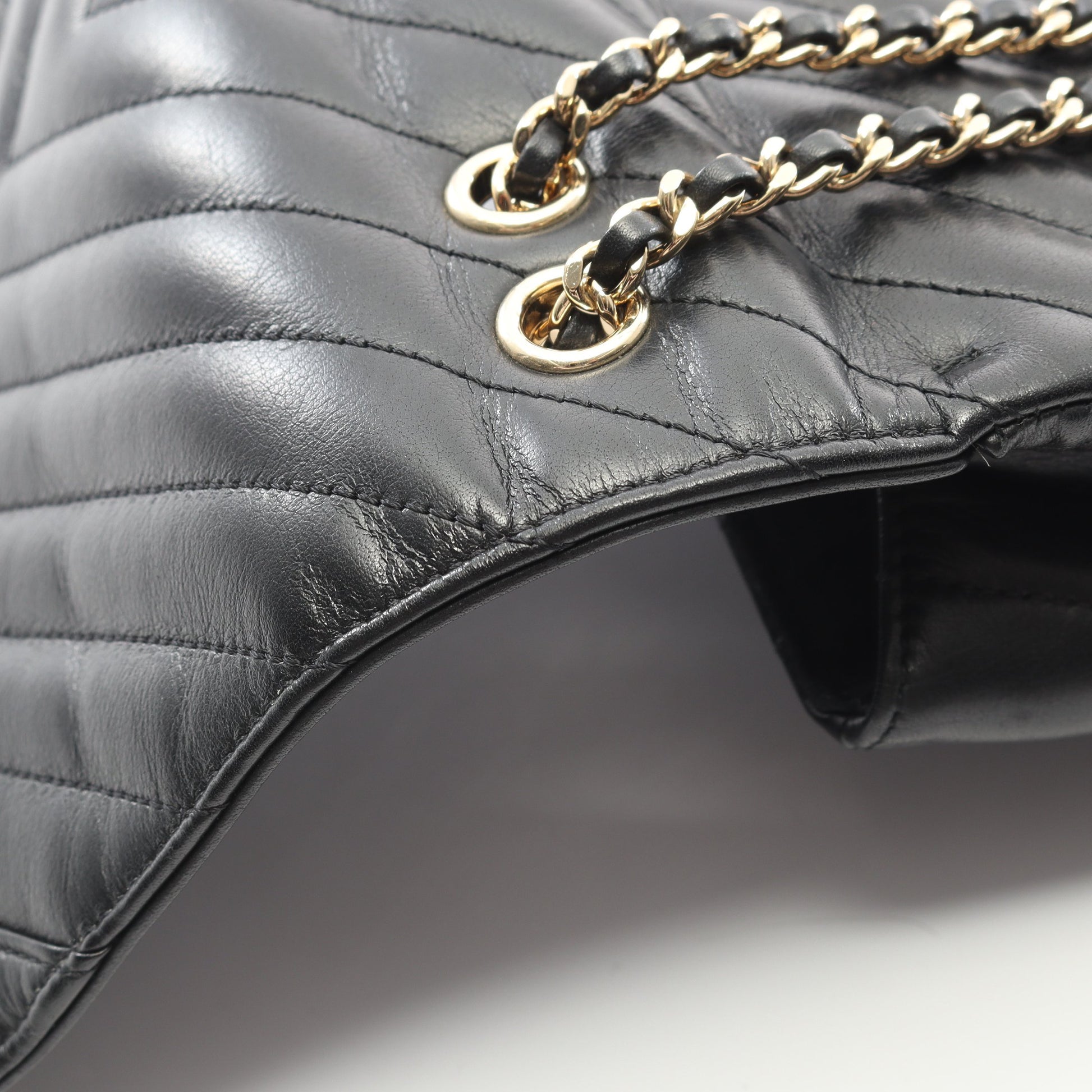 シェブロン Vステッチ フルフラップ Wチェーンショルダーバッグ ラムスキン ブラック ゴールド金具 シャネル バッグ CHANEL