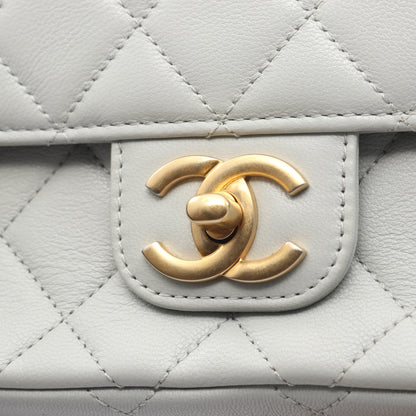 マトラッセ チェーンショルダーバッグ レザー ライトグレー ゴールド金具 シャネル バッグ CHANEL