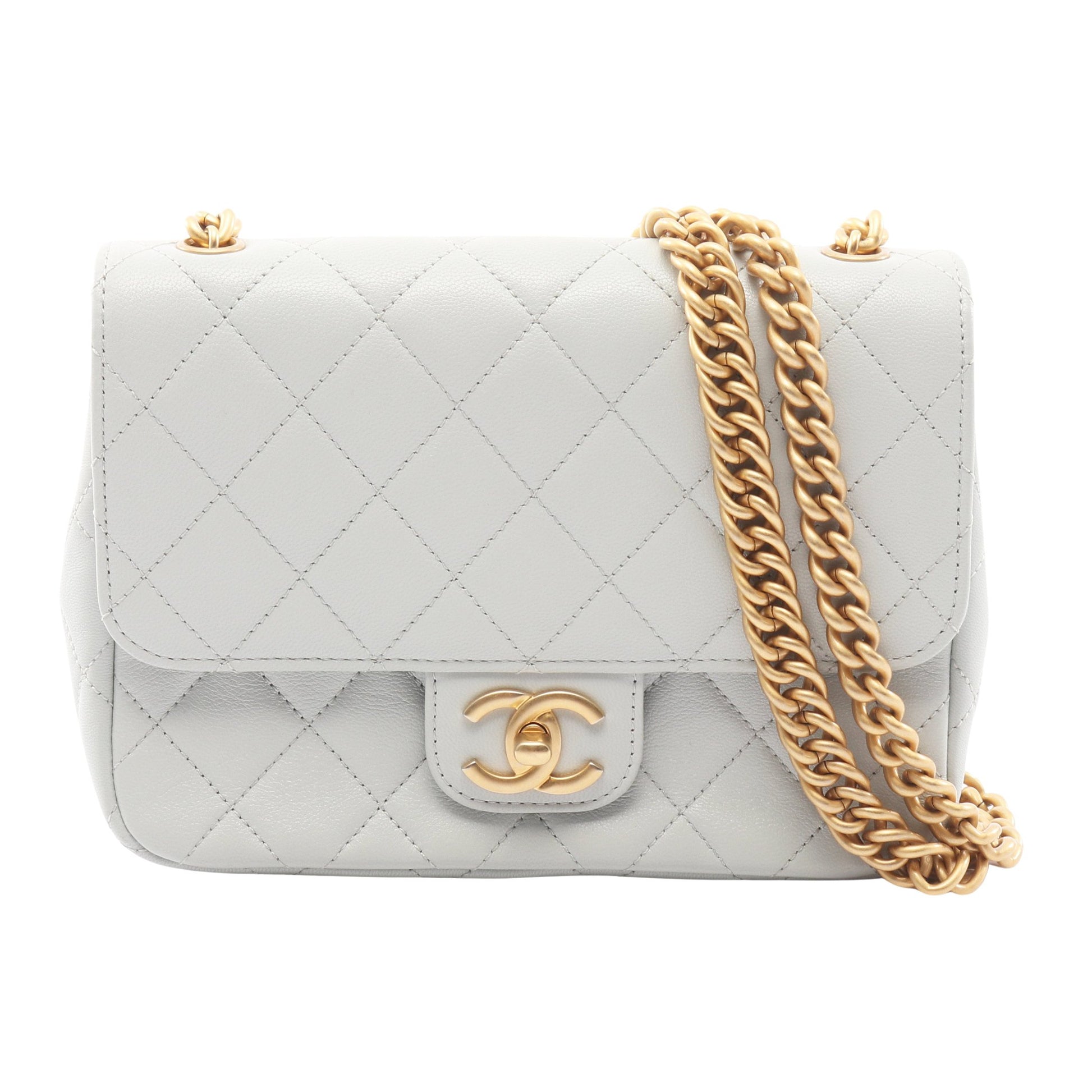 マトラッセ チェーンショルダーバッグ レザー ライトグレー ゴールド金具 シャネル バッグ CHANEL