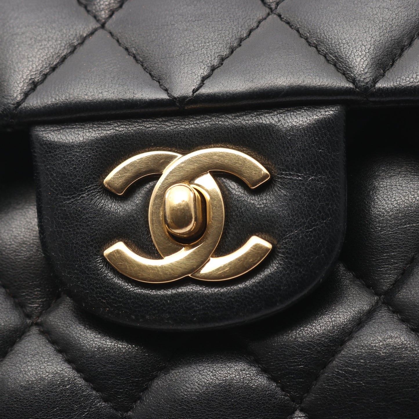 マトラッセ Wフラップ Wチェーンショルダーバッグ ラムスキン ブラック ゴールド金具 シャネル バッグ CHANEL