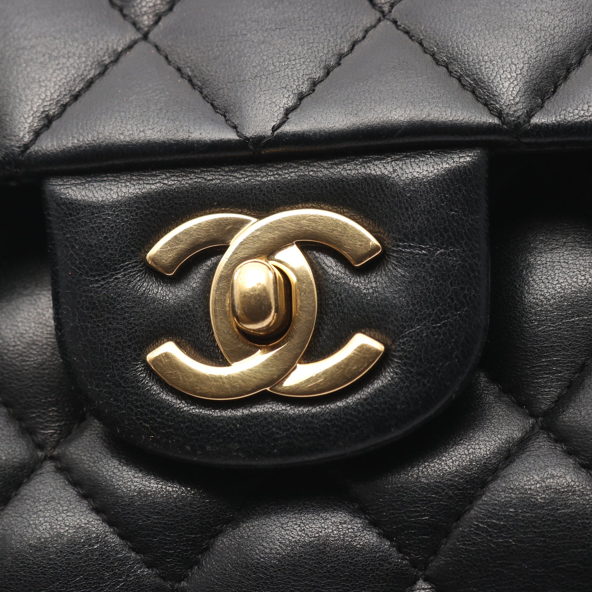 マトラッセ Wフラップ Wチェーンショルダーバッグ ラムスキン ブラック ゴールド金具 シャネル バッグ CHANEL