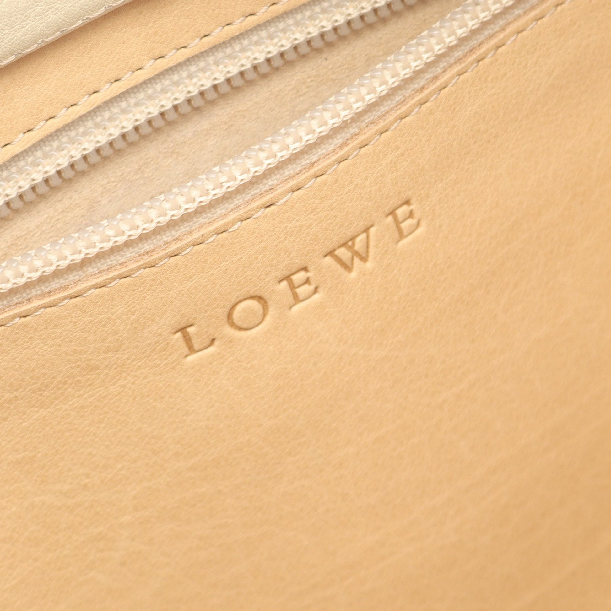 アナグラム ワンショルダーバッグ スエード レザー ベージュ アイボリー ロエベ バッグ LOEWE