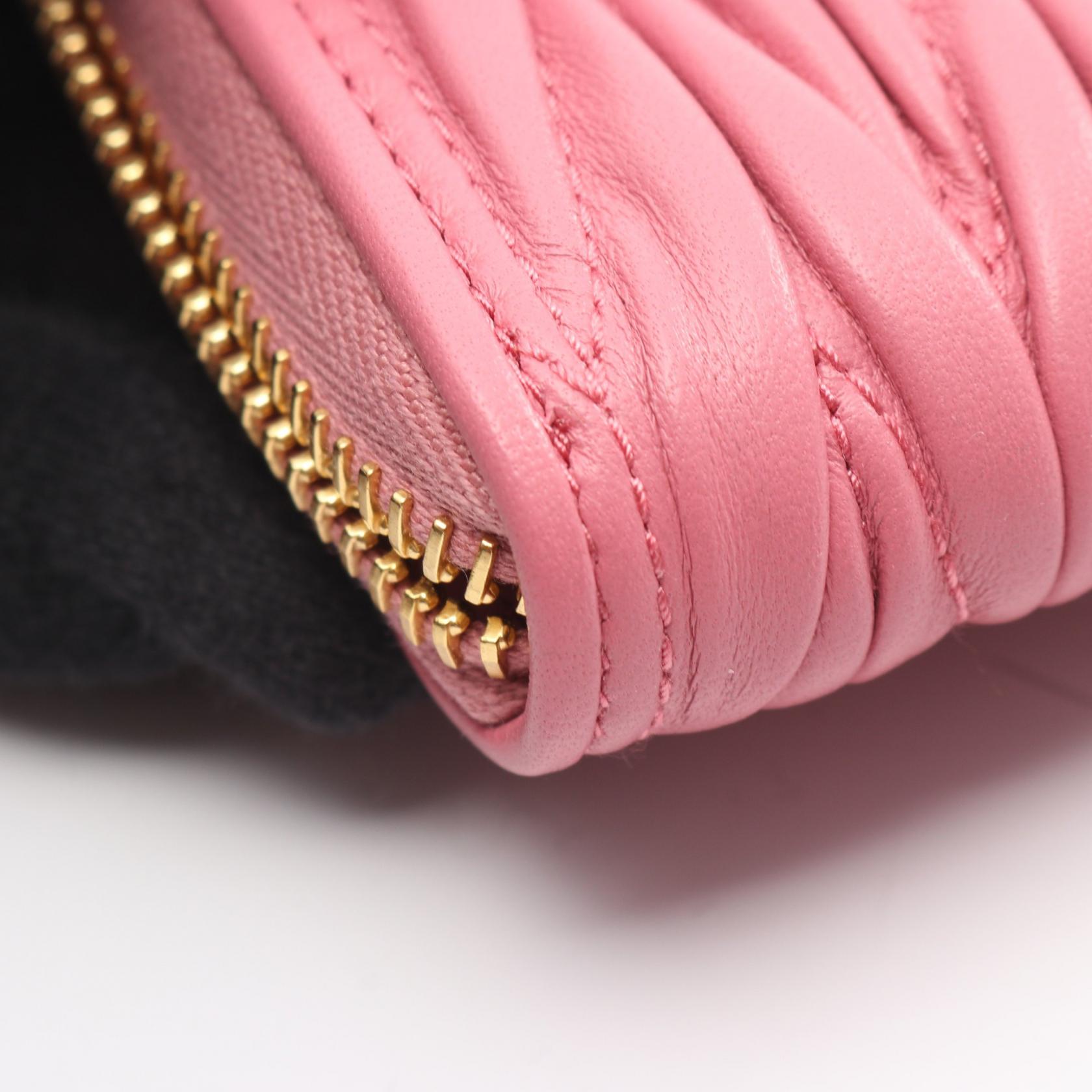 miu miu ピンクレザーケース ミュウミュウ マテラッセ miu miu（ミュウミュウ） マテラッセレザー 二つ折り財布 5ML024-AFPP