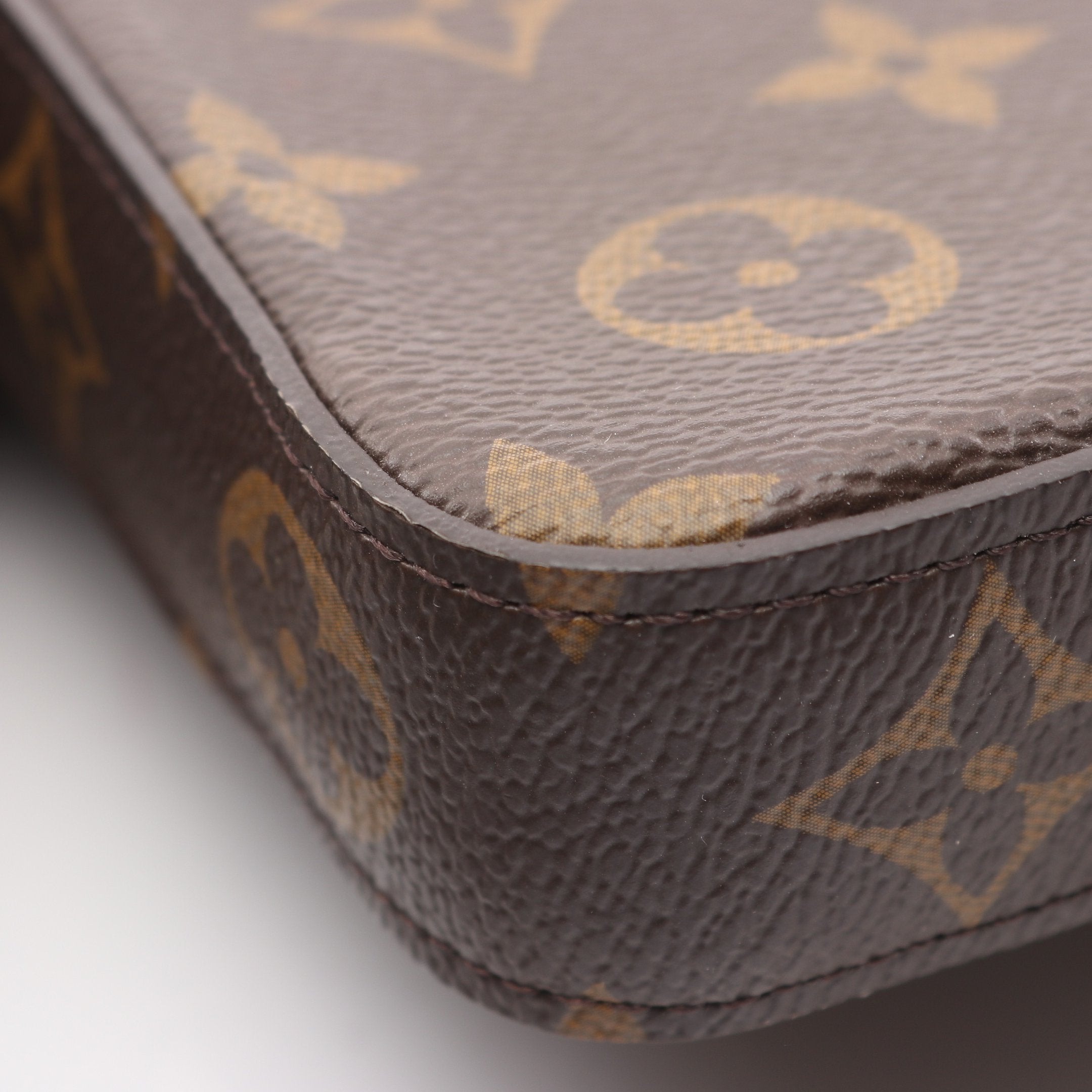 LOUIS VUITTON ルイヴィトン モノグラム ヴィヴィエンヌ ポシェット フェリシー ショルダーバッグ チェーンバッグ ショルダーウォレット ブラウン PVC M80859 ゴールド金具 ポシェット フェリシー モノグラム ヴィヴィエンヌ チェーンショルダー
