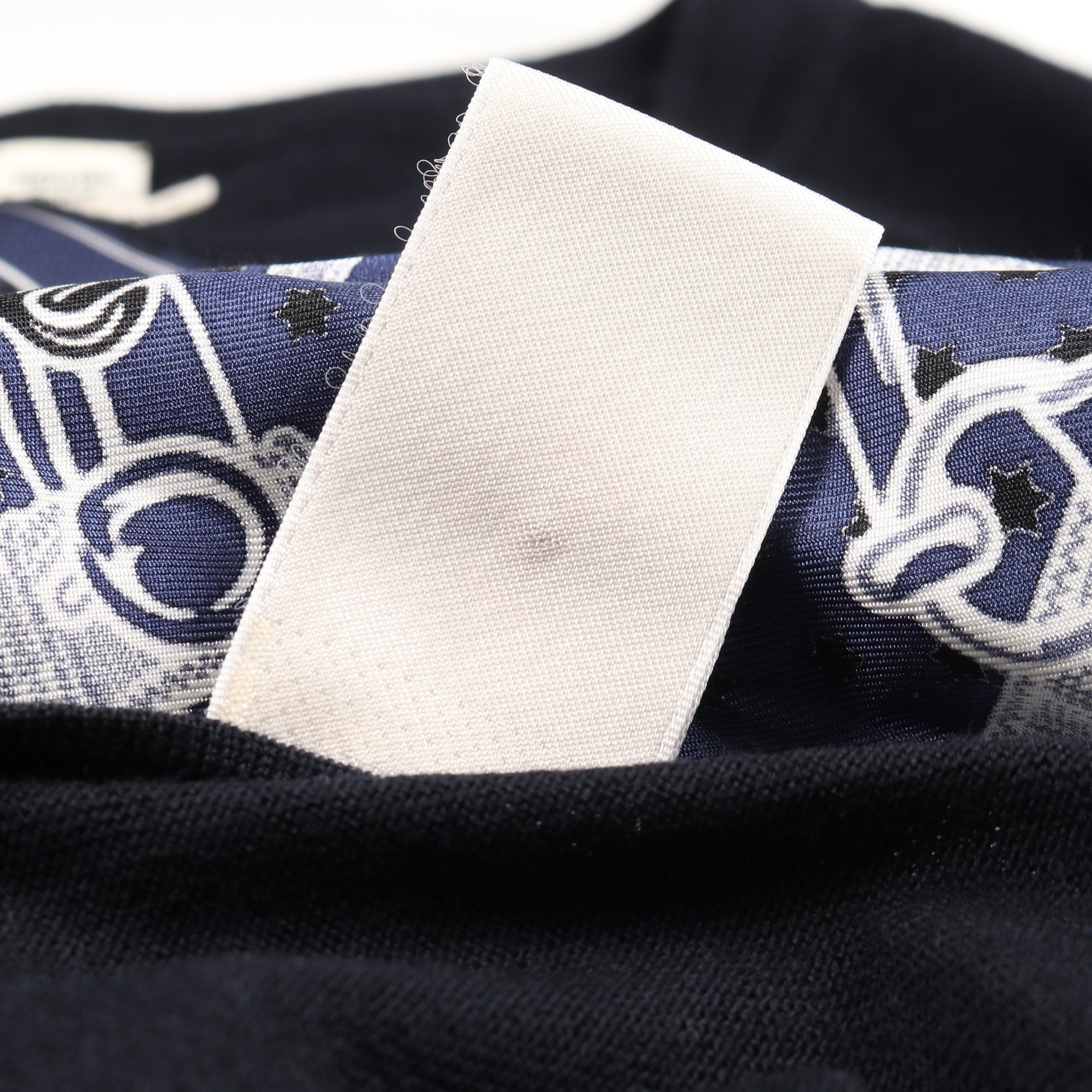 エルメス HERMES ツイルレーヌ Eperon d'Or Bandana ニット 衣料品 トップス ウール シルク シルク レディース ネイビー系 【中古】 ツイルレーヌ Eperon d'Or Bandana ニット クルーネック ウール シルク