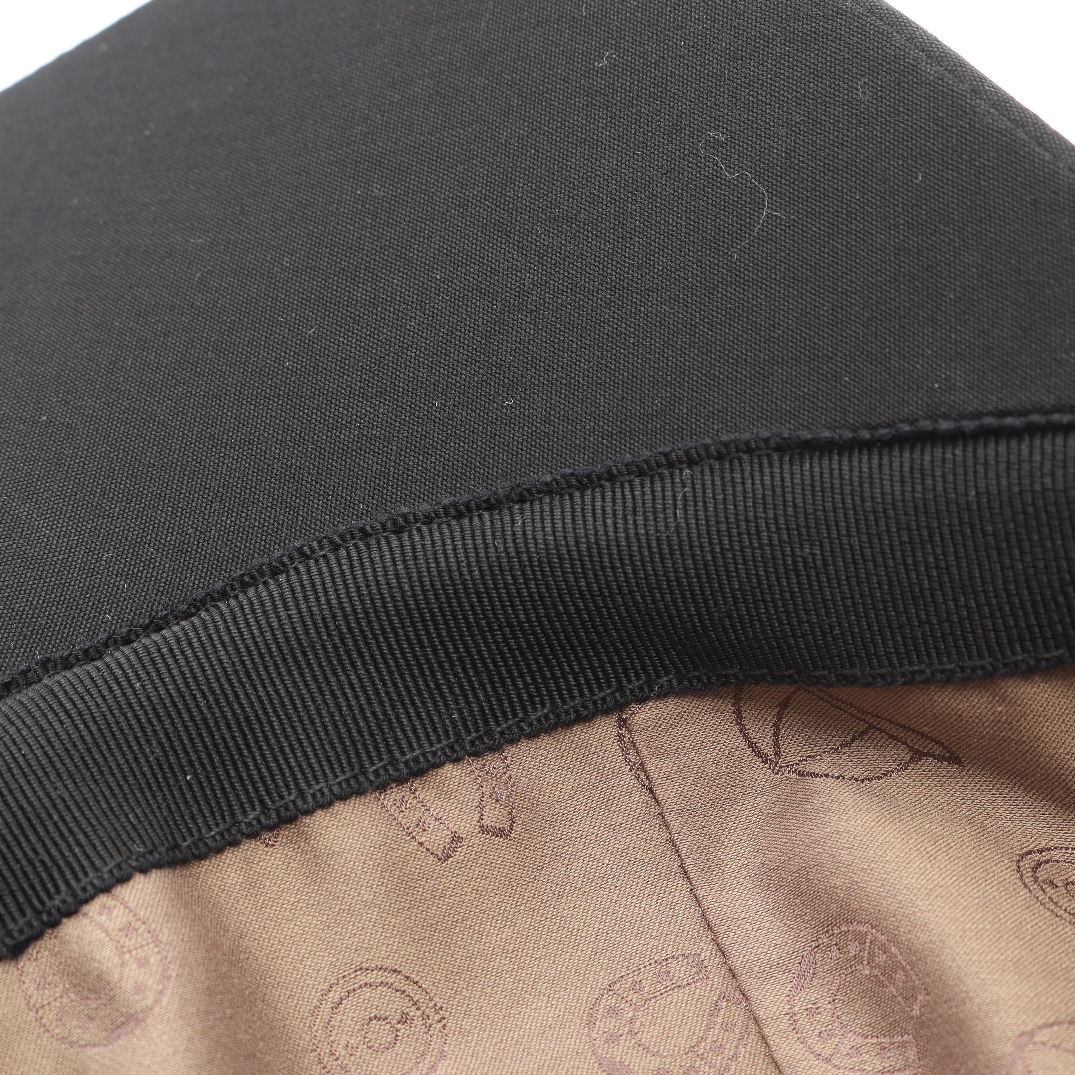 セレナジャンプ キャップ ウール ブラック ピンバッジ付き エルメス