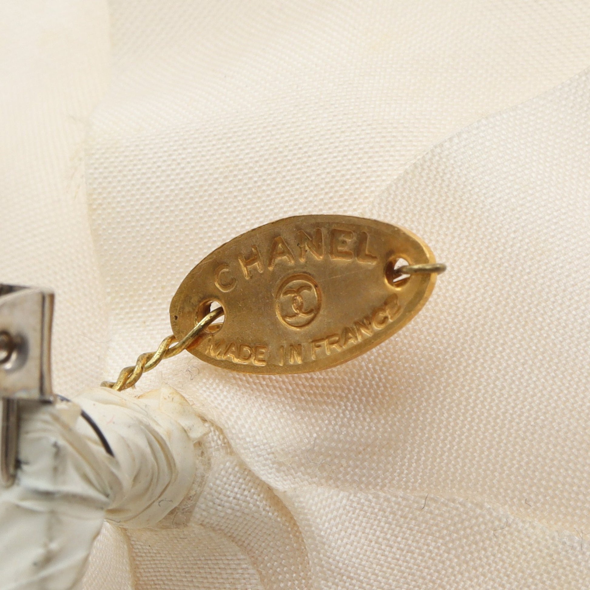 カメリア ブローチ ファブリック オフホワイト ヴィンテージ シャネル アクセサリー CHANEL