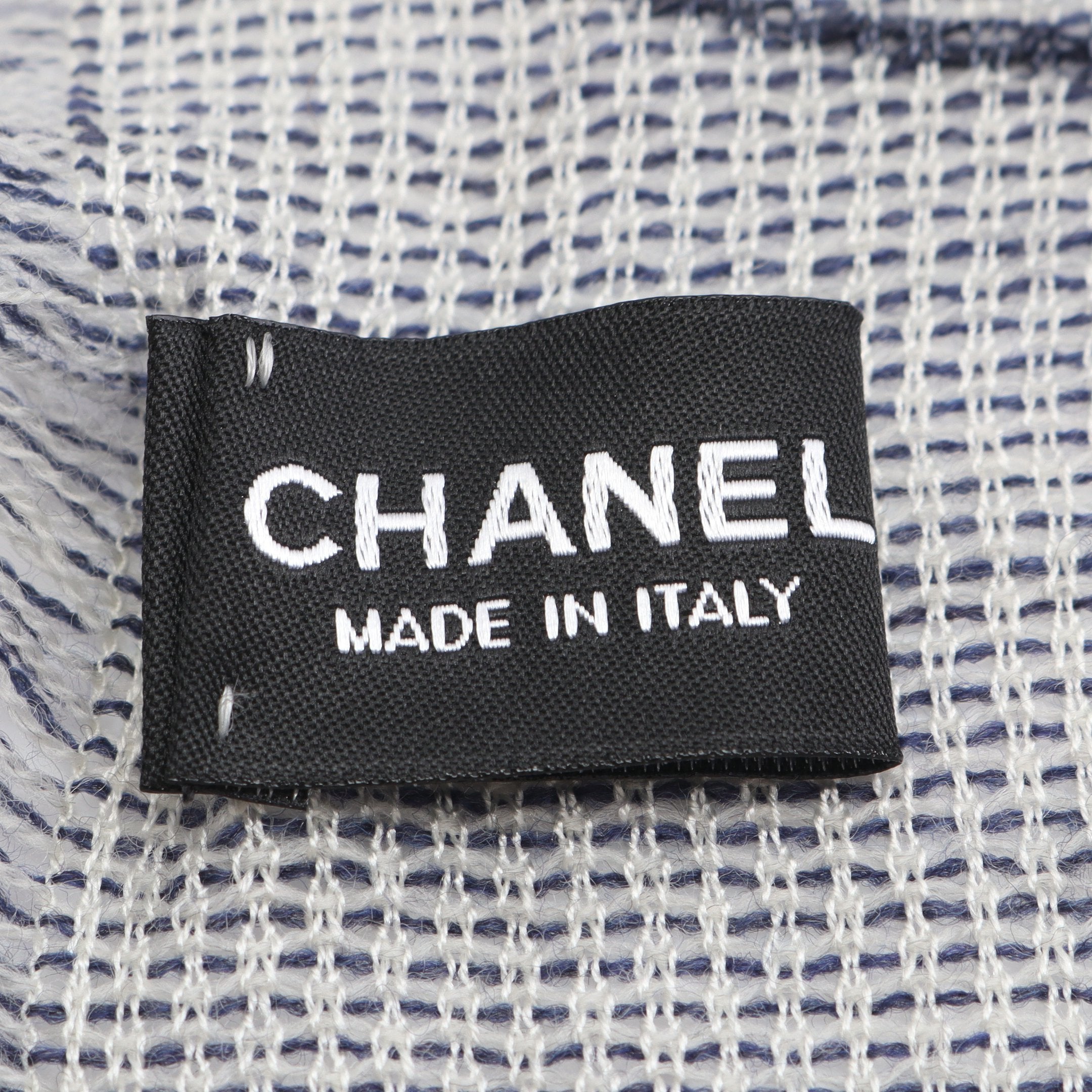【美品】シャネル　トップス　ノースリーブ　カメリア刺繍　ネイビー　シルク ココマーク カメリア ストール ショール ウール シルク オフホワイト