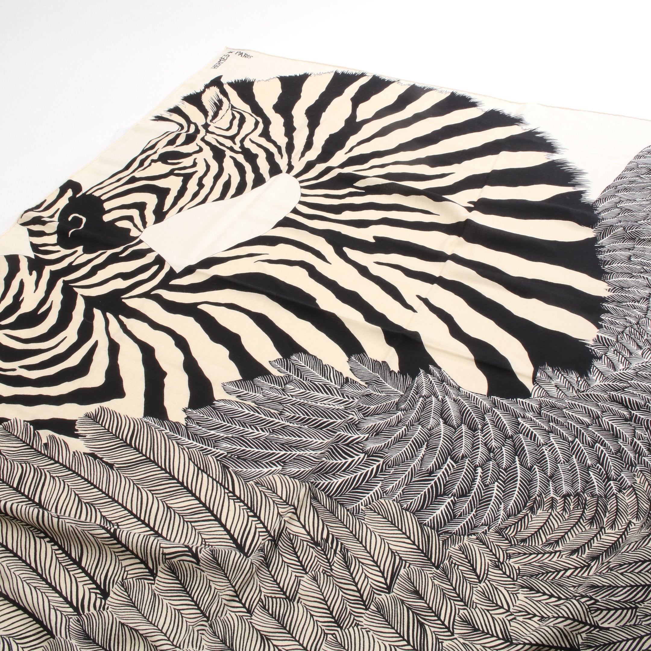 HERMES シルク スカーフ アイボリー・ブラック カレジェアン カレ140 ZEBRA PEGASUS スカーフ ショール カシミヤ