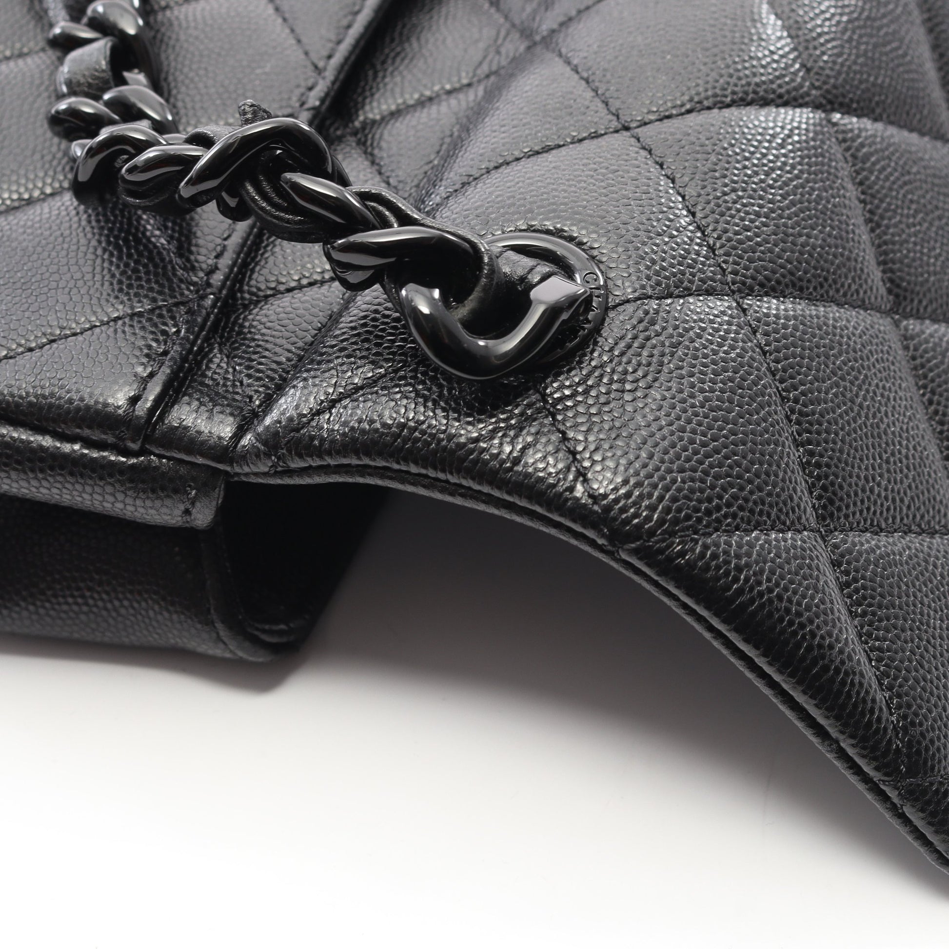 マトラッセ ショルダーバッグ キャビアスキン ブラック ブラック金具 シャネル バッグ CHANEL