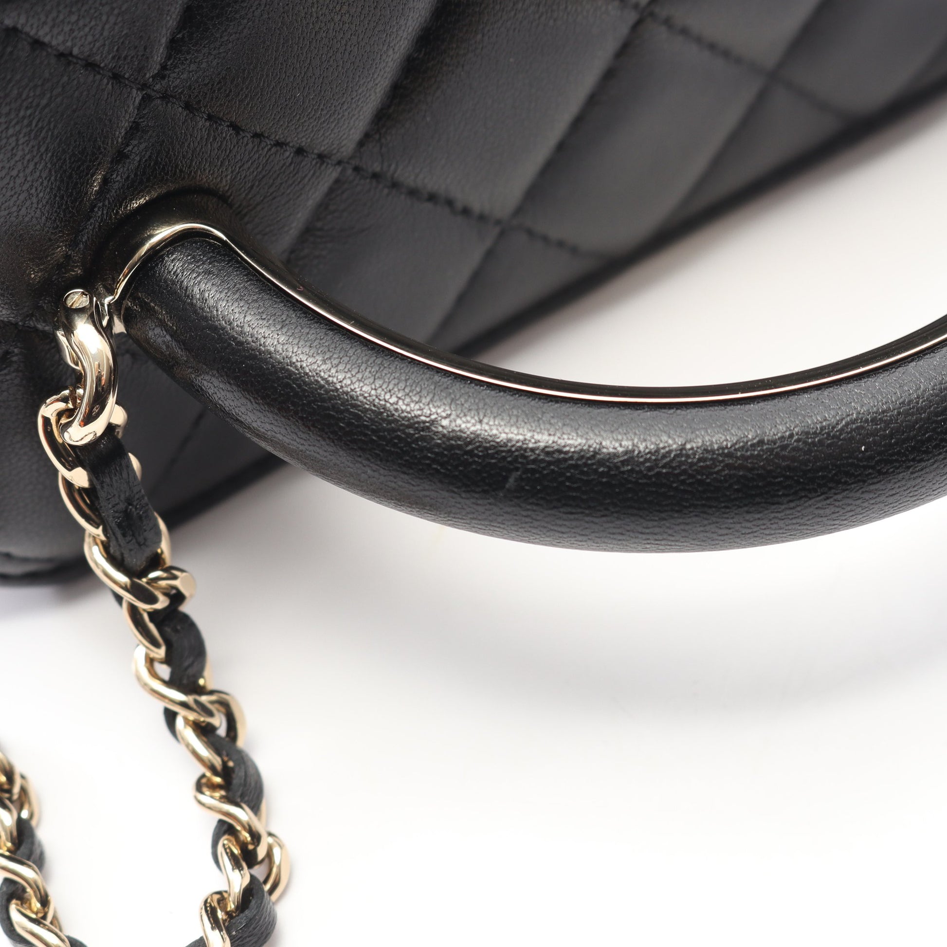 マトラッセ バニティバッグ チェーンショルダーバッグ ラムスキン ブラック ゴールド金具 2WAY シャネル バッグ CHANEL