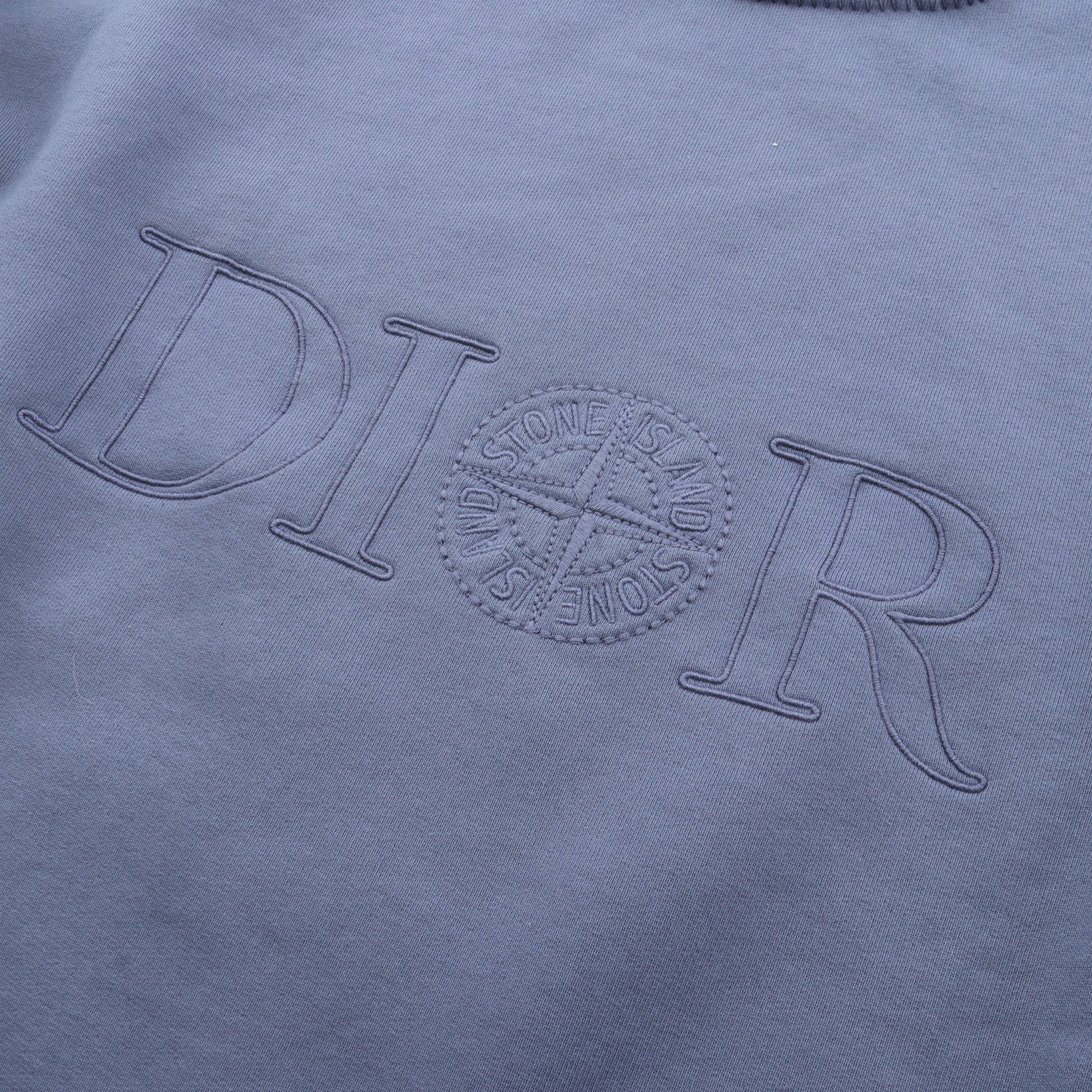 DIOR × Stone Island スウェットシャツ クルーネック ロゴ刺繍 コットン ブルーグレー ディオール トップス DIOR