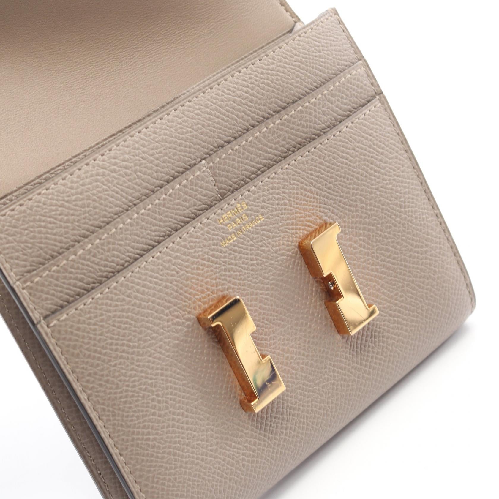 グレー レザー 二つ折り財布 ゴールド金具 コンスタンス コンパクト トゥルティエールグレー 二つ折り財布 ヴォー