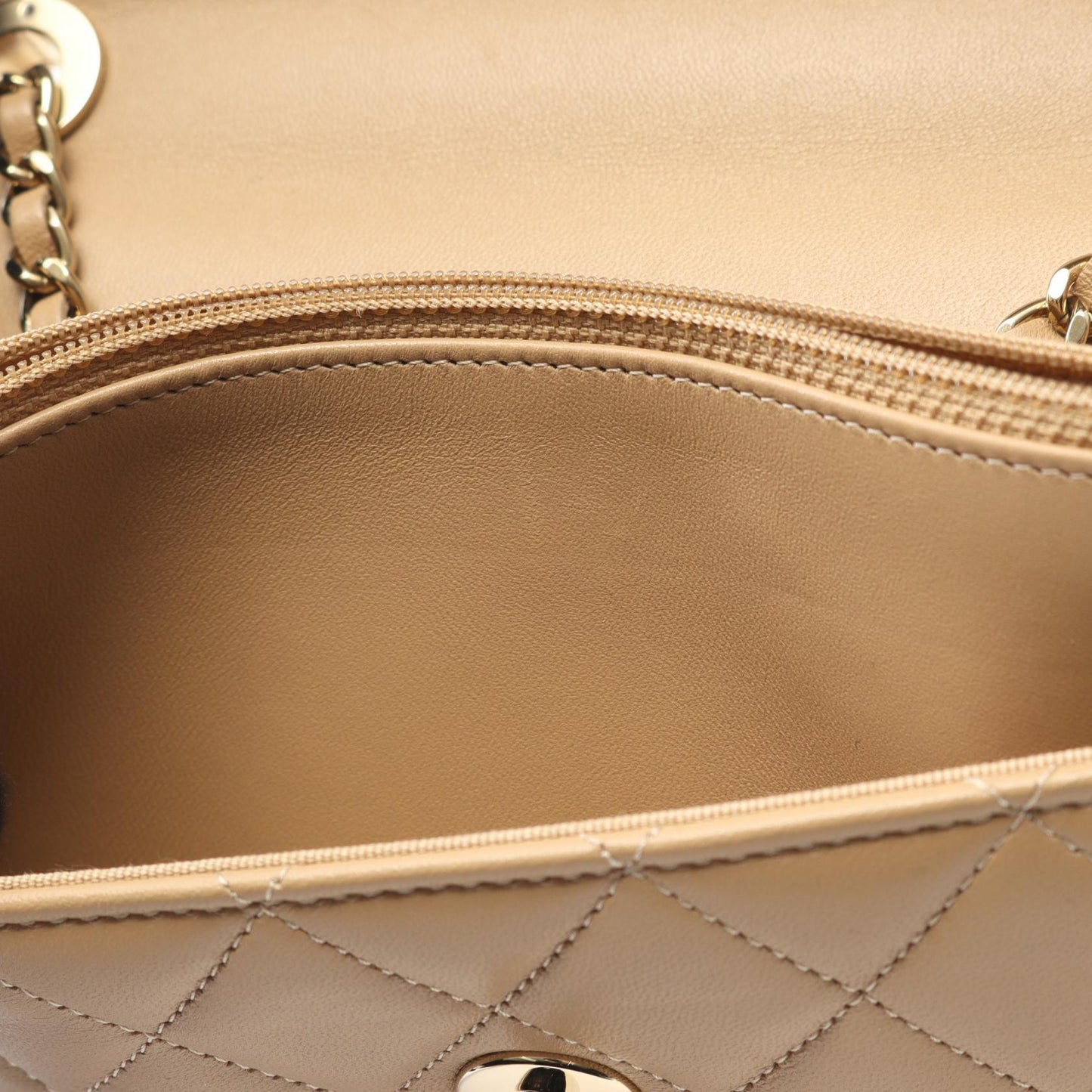 トレンディCC マトラッセ チェーンウォレット ラムスキン ベージュ ゴールド金具 シャネル バッグ CHANEL