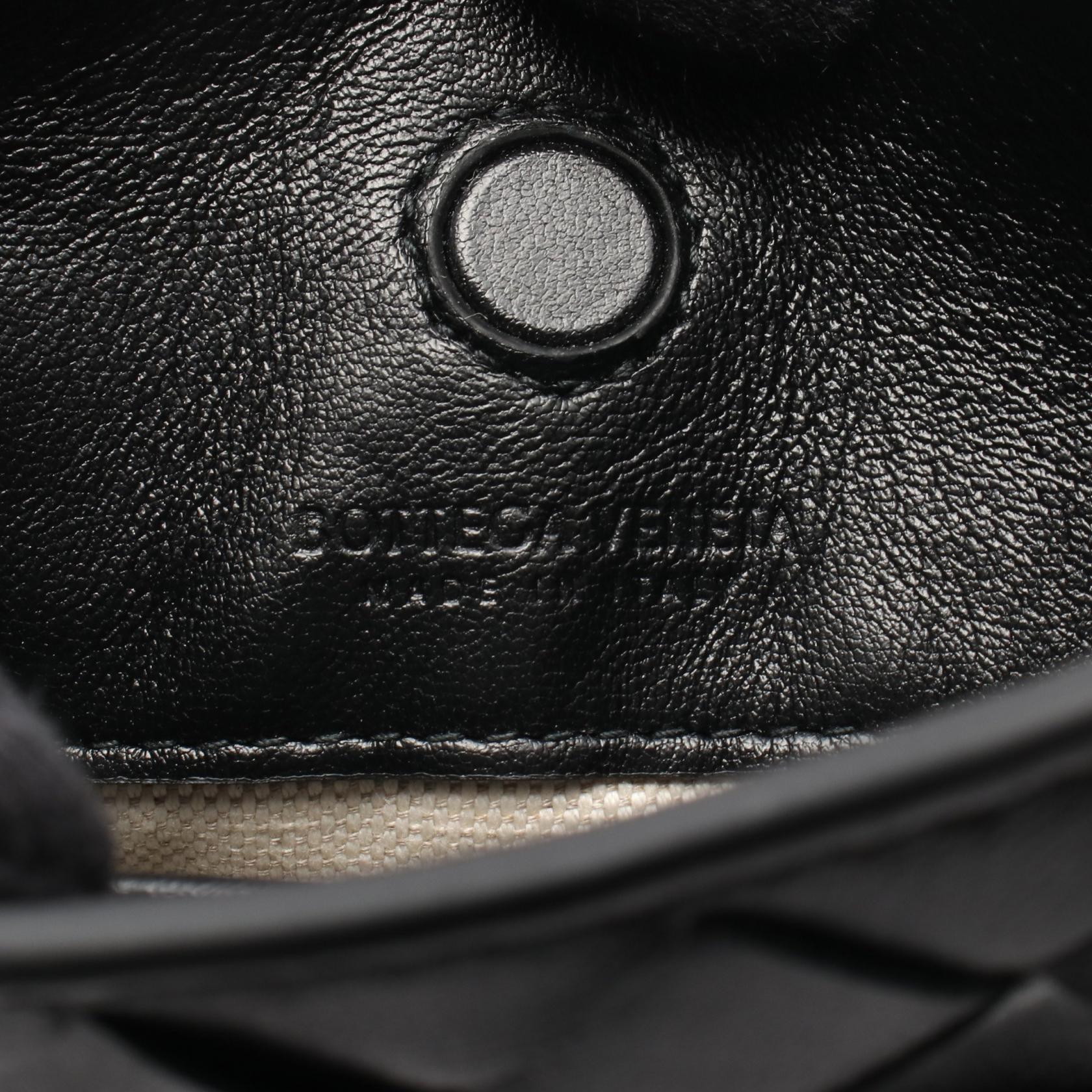 イントレチャート ショルダーバッグ レザー ブラック ボッテガヴェネタ