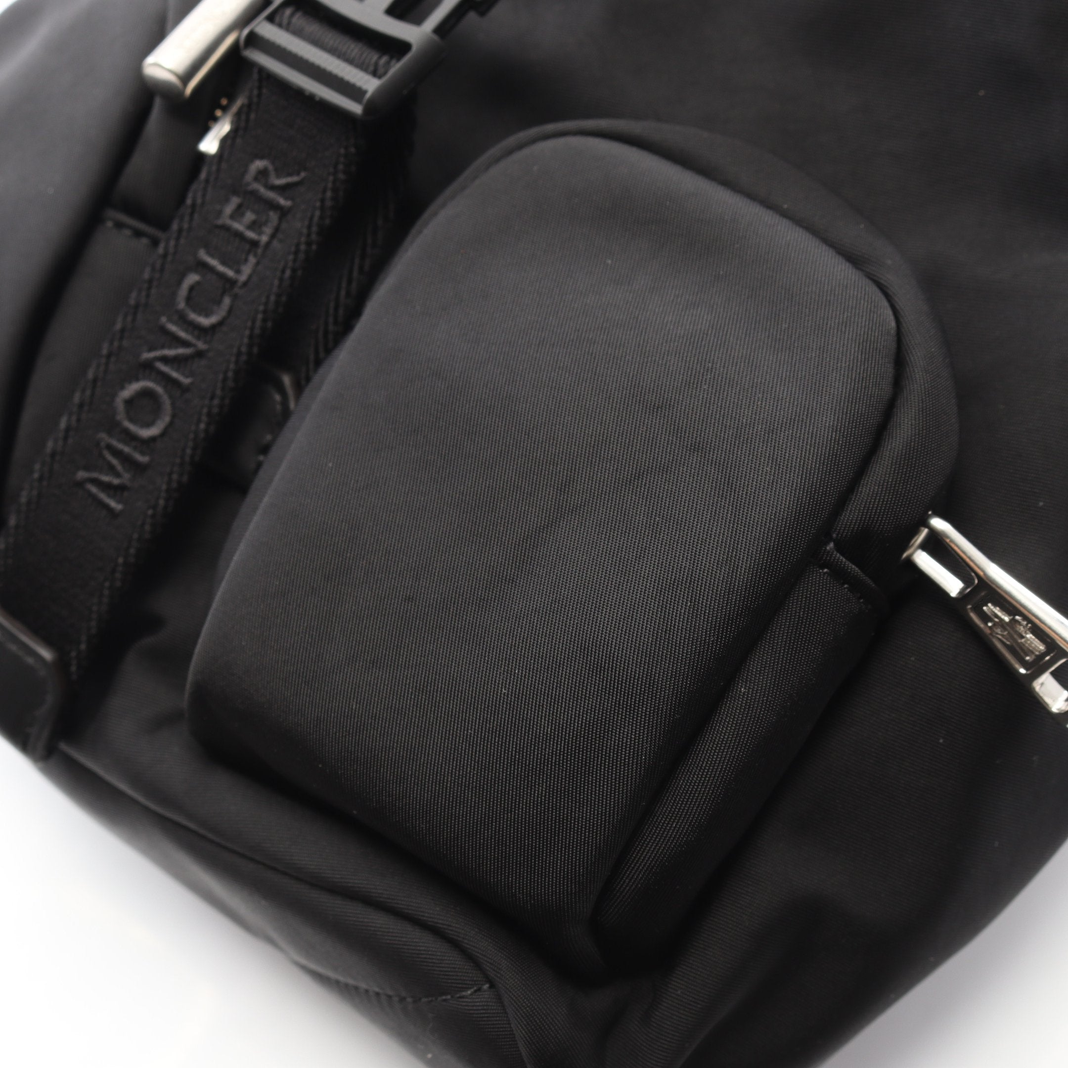 モンクレール MONCLER MINI TRICK ショルダーバッグ バッグ ナイロン レザー レディース ブラック系 5A00003M6980999 【新品】 ブラック Mini Trick クロスボディバッグ : バッグ&スモール