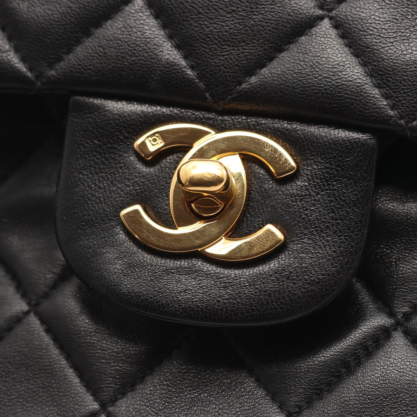 マトラッセ Wフラップ Wチェーンショルダーバッグ ラムスキン ブラック ゴールド金具 シャネル バッグ CHANEL