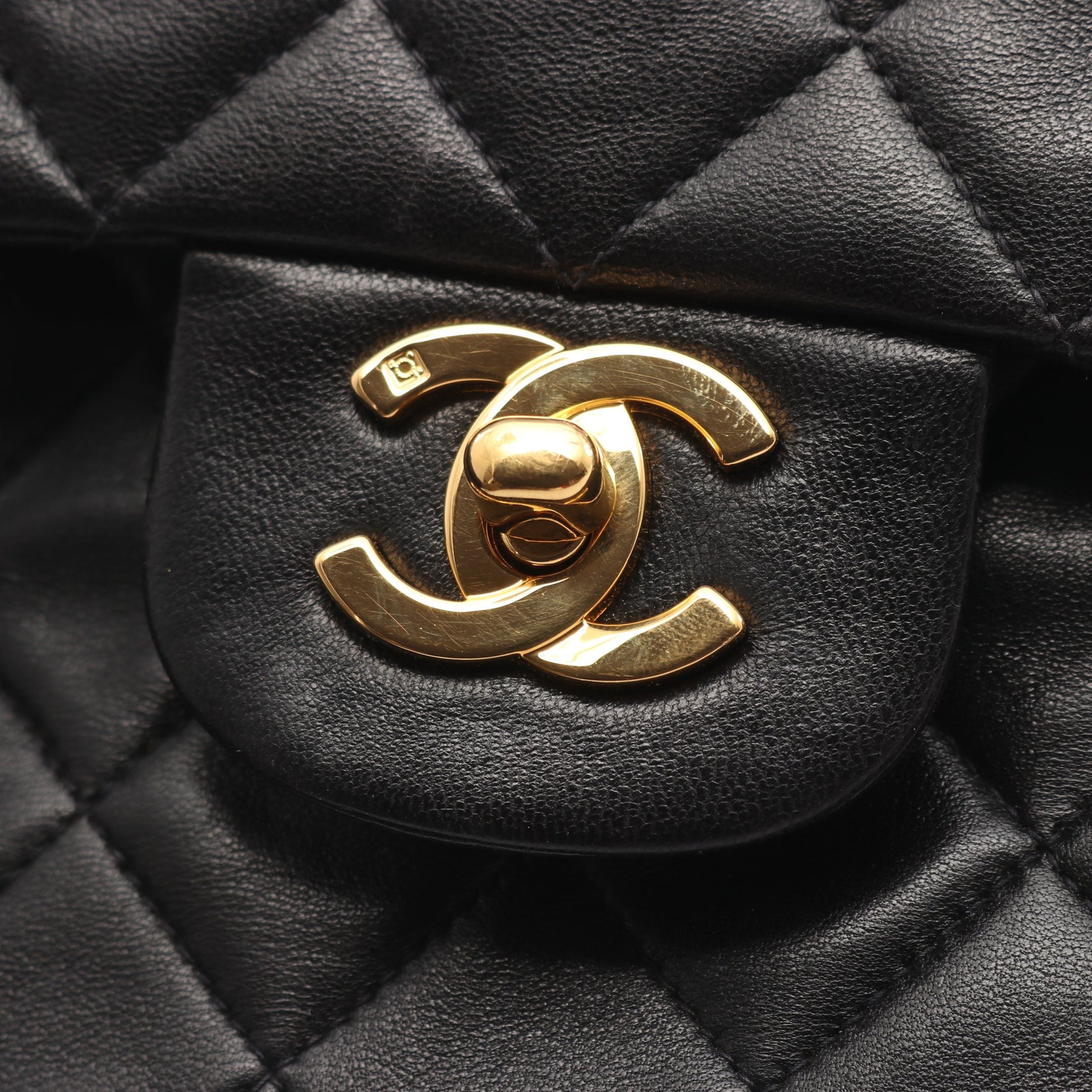 マトラッセ Wフラップ Wチェーンショルダーバッグ ラムスキン ブラック ゴールド金具 シャネル バッグ CHANEL