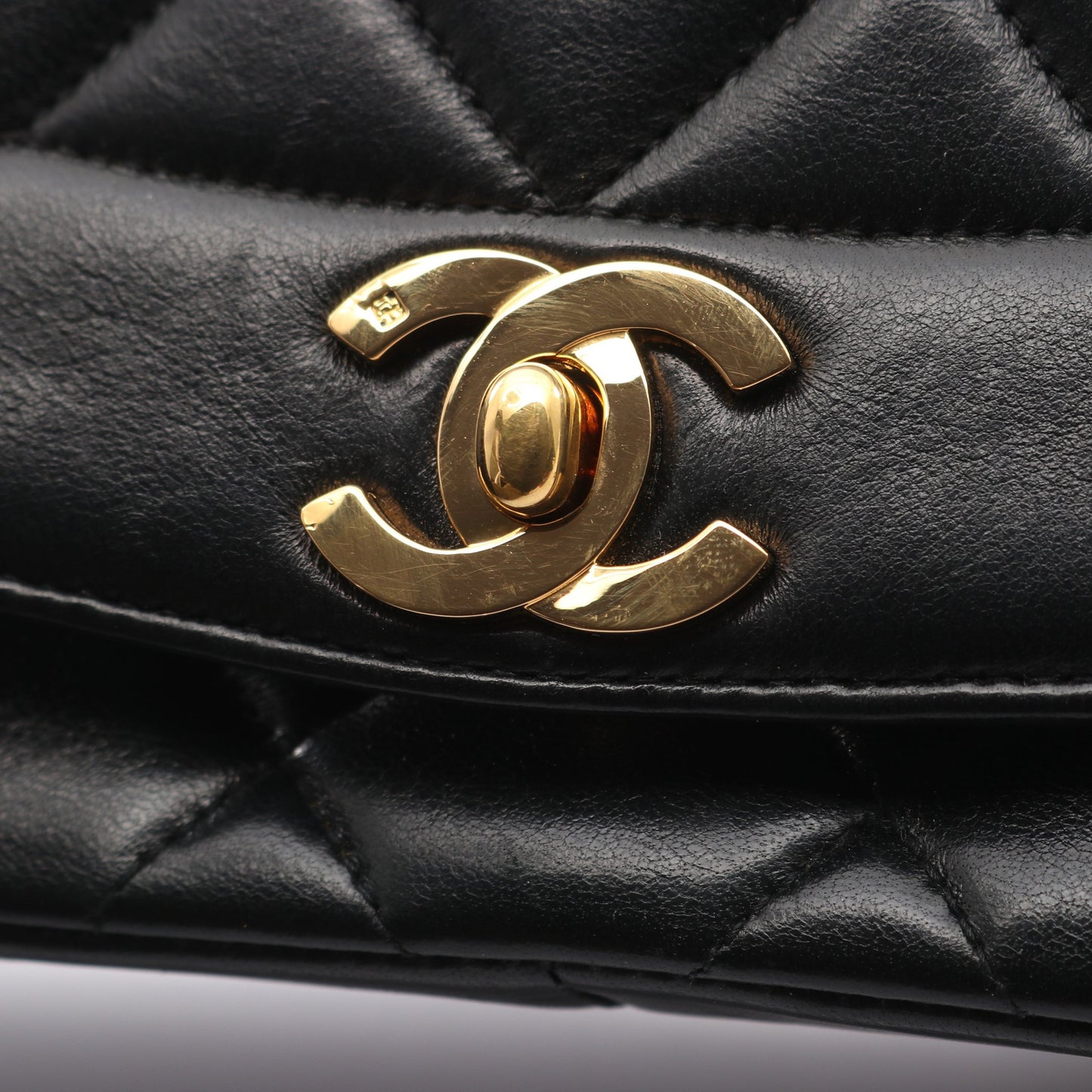 マトラッセ ダイアナフラップ チェーンショルダーバッグ ラムスキン ブラック ゴールド金具 シャネル バッグ CHANEL