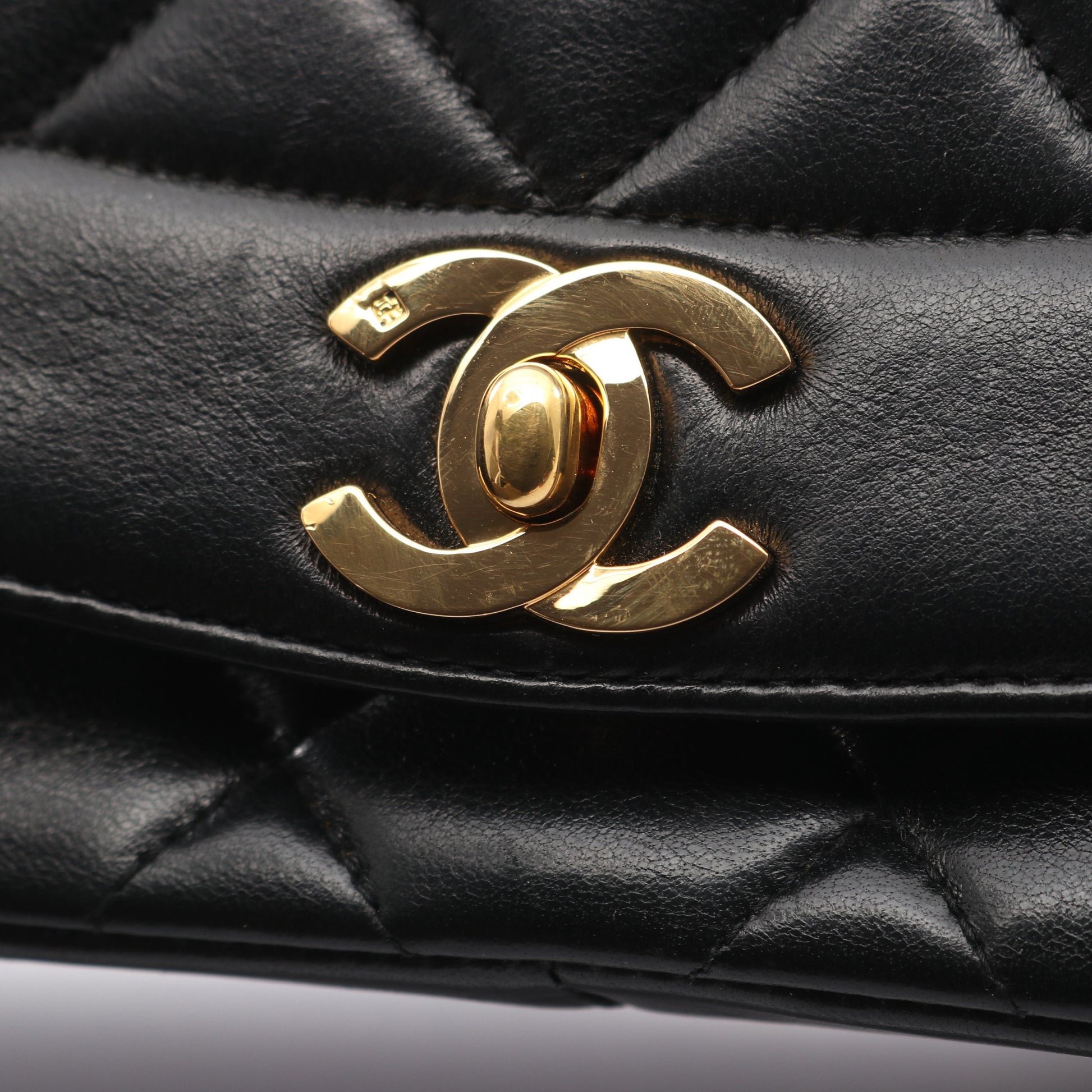 マトラッセ ダイアナフラップ チェーンショルダーバッグ ラムスキン ブラック ゴールド金具 シャネル バッグ CHANEL