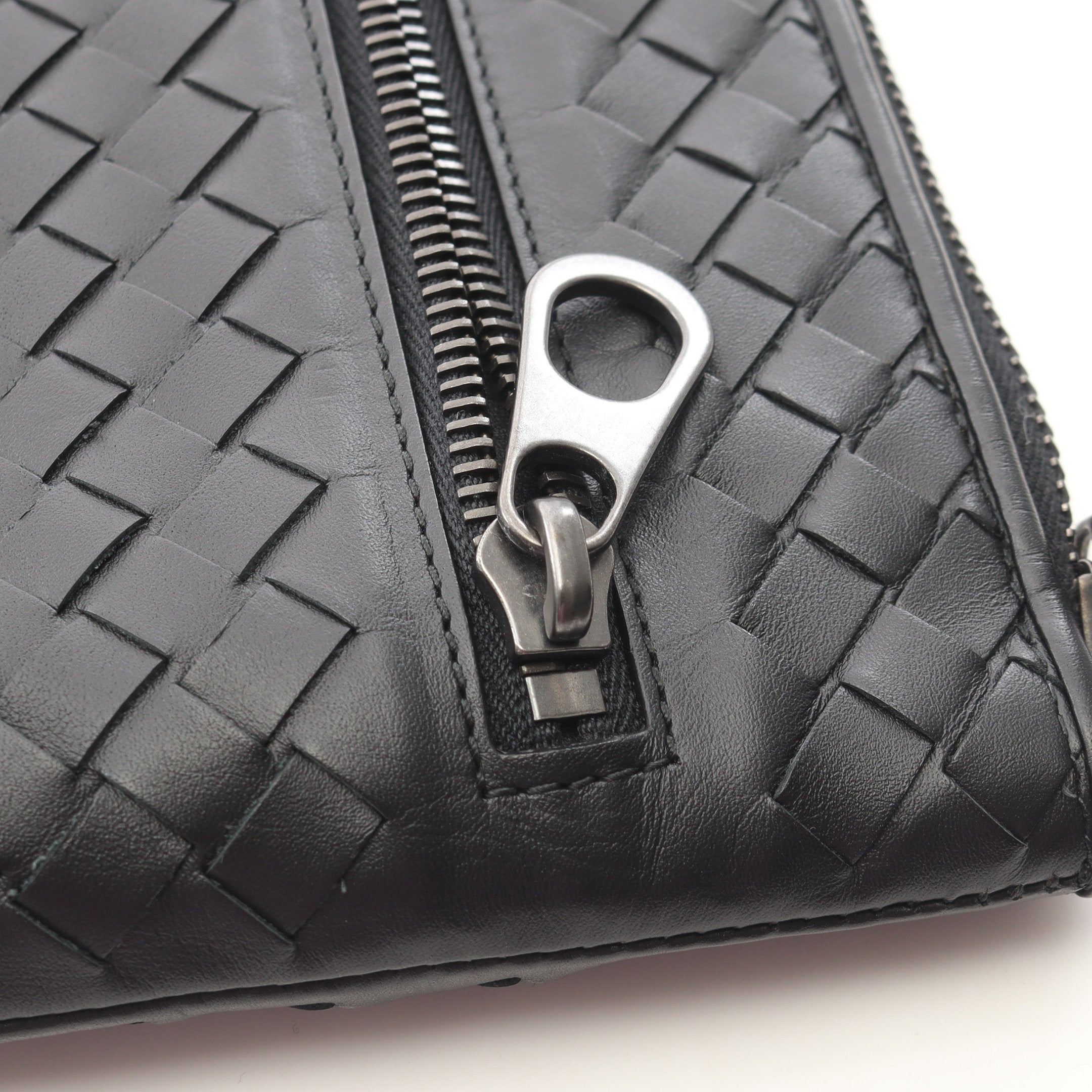 イントレチャート クラッチバッグ レザー ブラック ボッテガヴェネタ