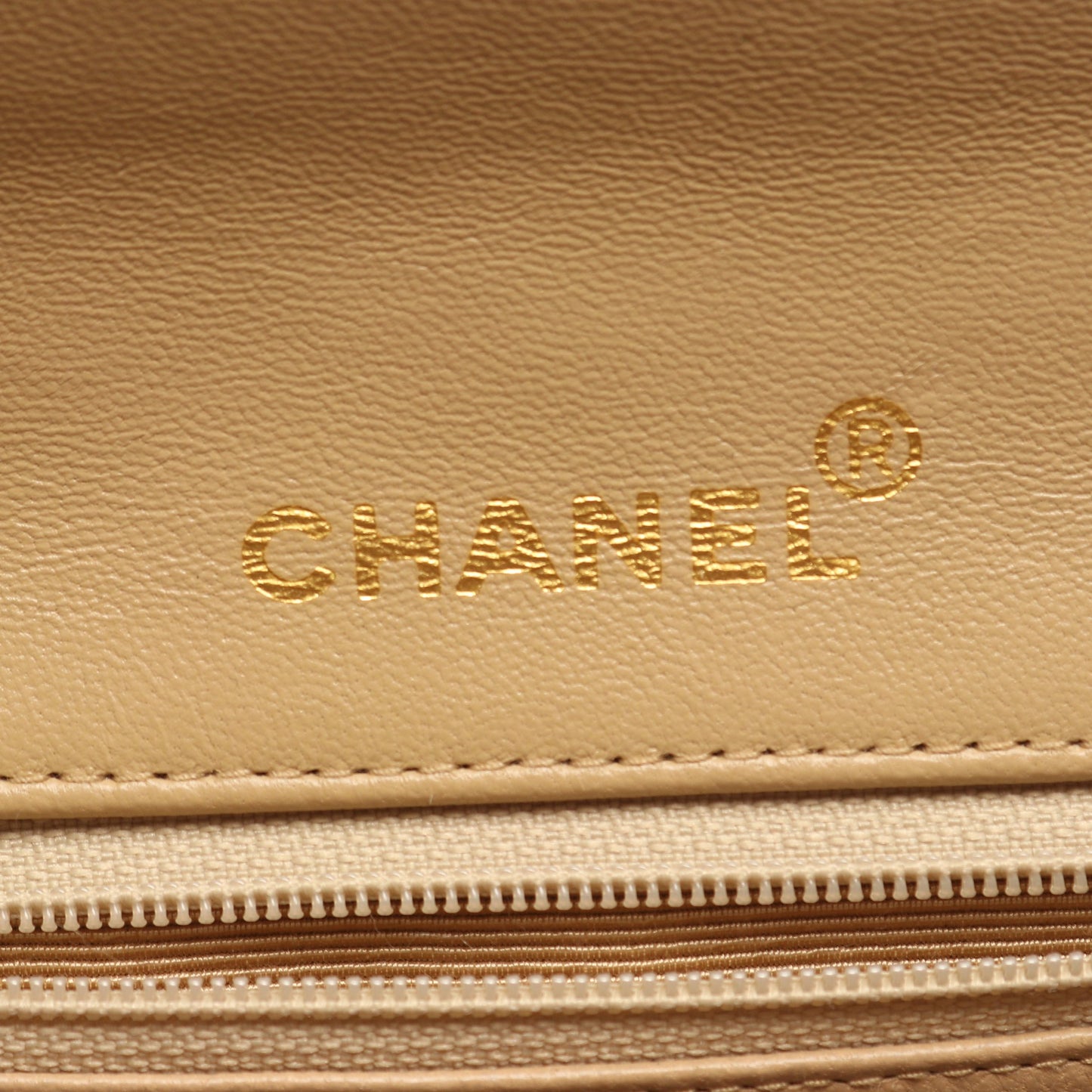 マトラッセ フルフラップ チェーンショルダーバッグ ラムスキン ベージュ ゴールド金具 シャネル バッグ CHANEL