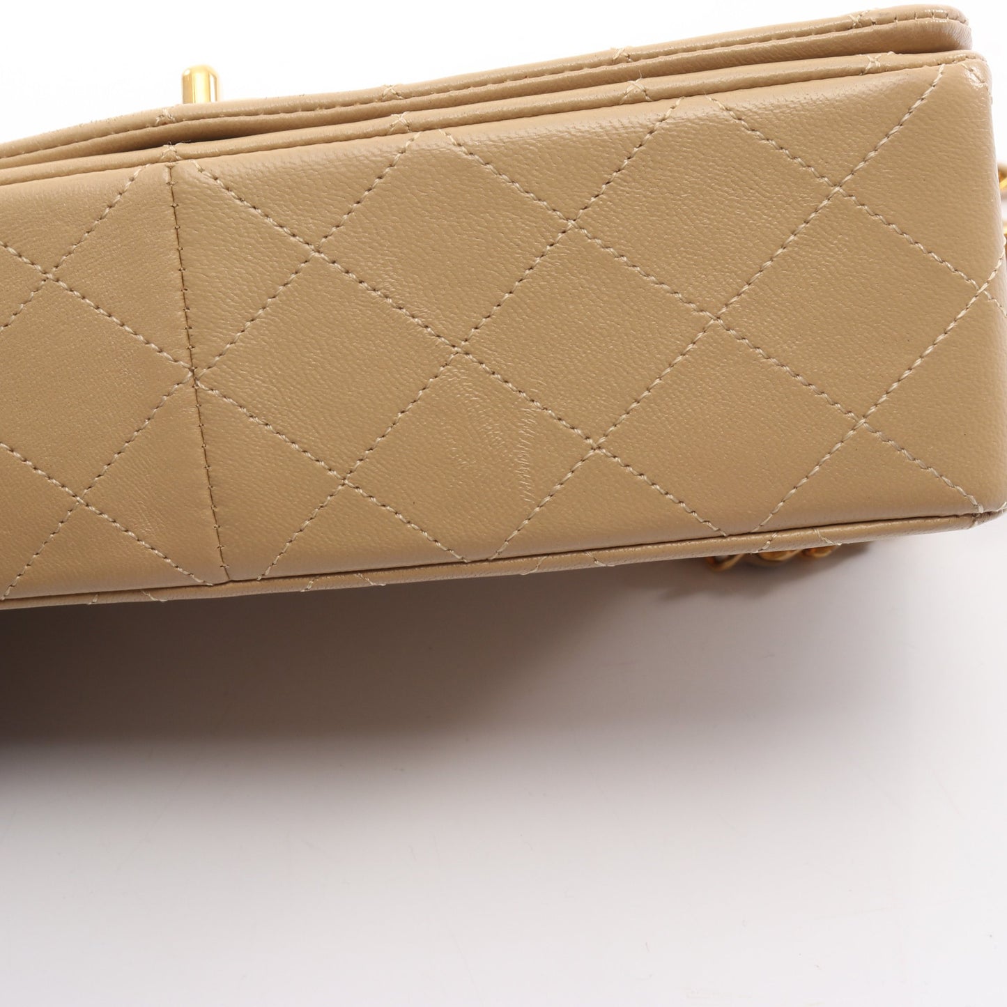 マトラッセ フルフラップ チェーンショルダーバッグ ラムスキン ベージュ ゴールド金具 シャネル バッグ CHANEL