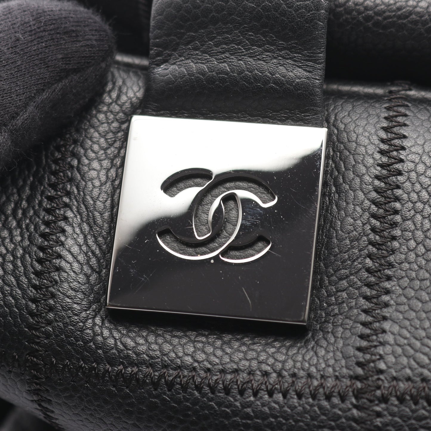チョコバー ハンドバッグ ミニボストンバッグ キャビアスキン ブラック シルバー金具 シャネル バッグ CHANEL