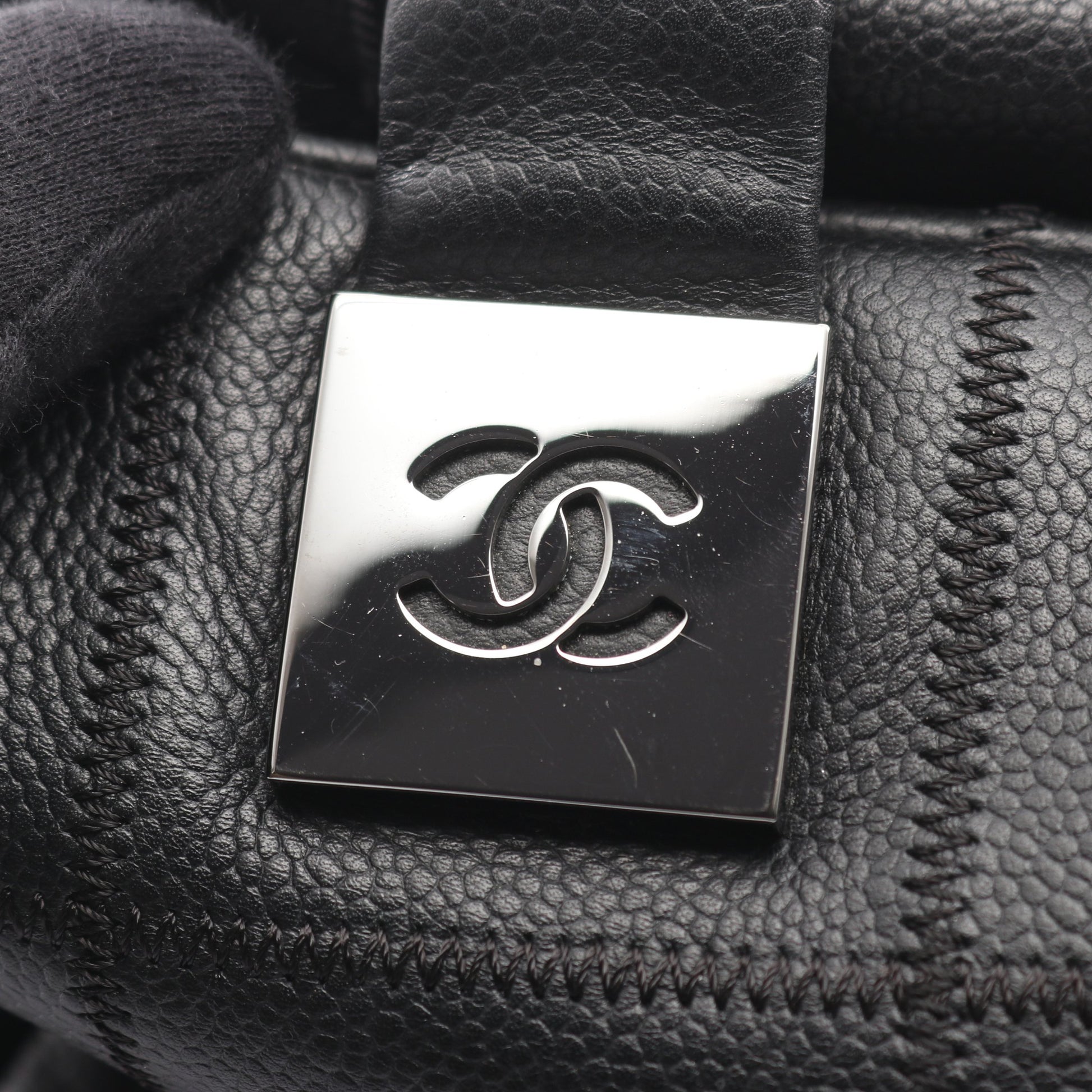 チョコバー ハンドバッグ ミニボストンバッグ キャビアスキン ブラック シルバー金具 シャネル バッグ CHANEL