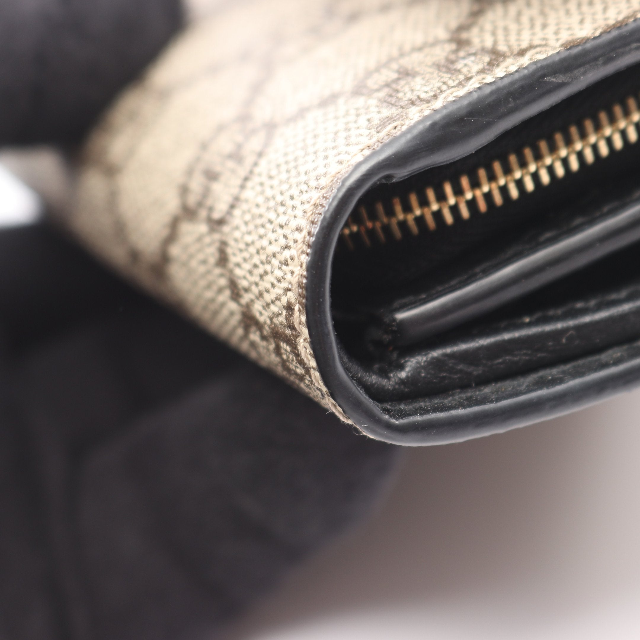 GGマーモント GGスプリーム 二つ折り財布 PVC レザー ブラック グレー