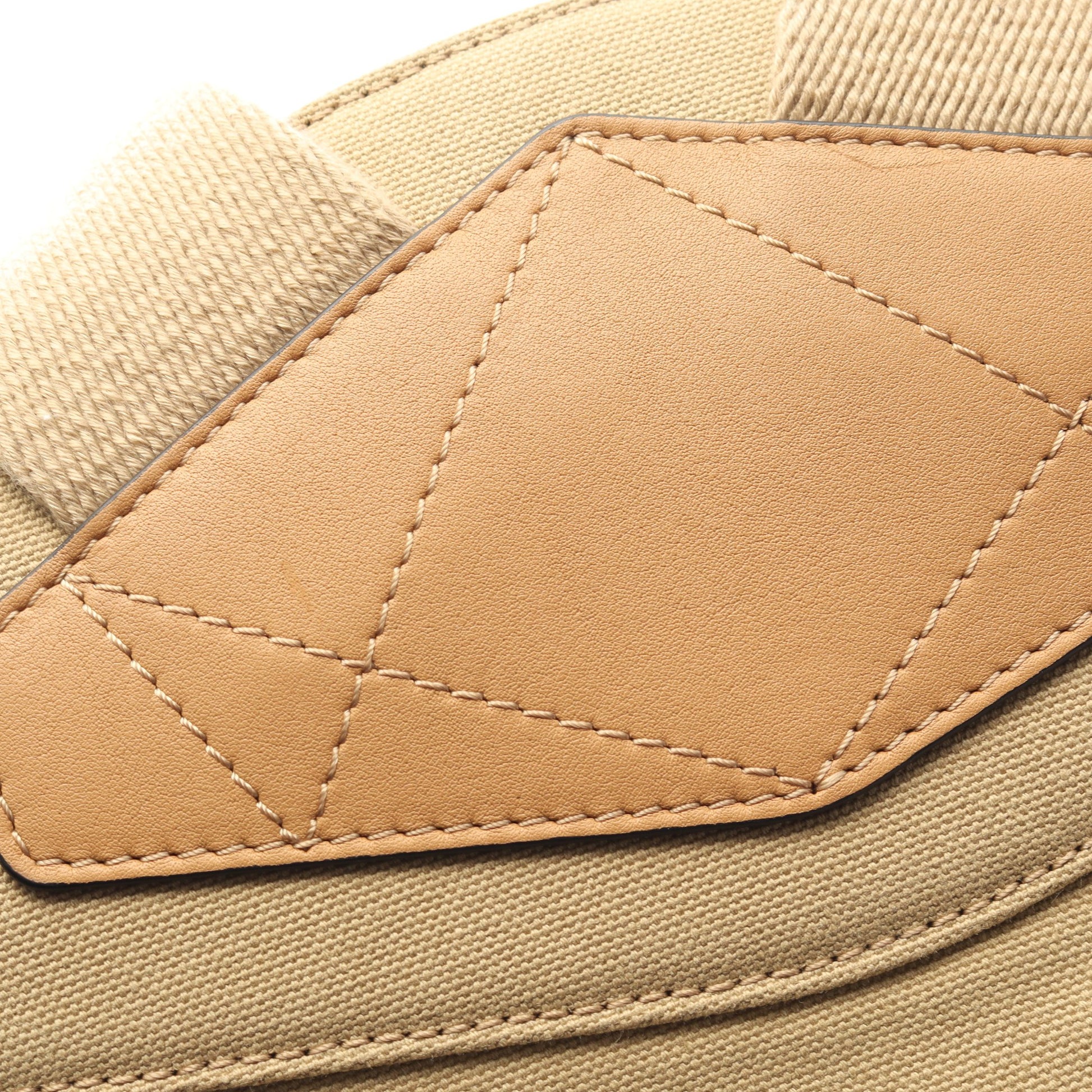 ラウンド バックパック リュックサック キャンバス レザー ベージュ ロエベ バッグ LOEWE