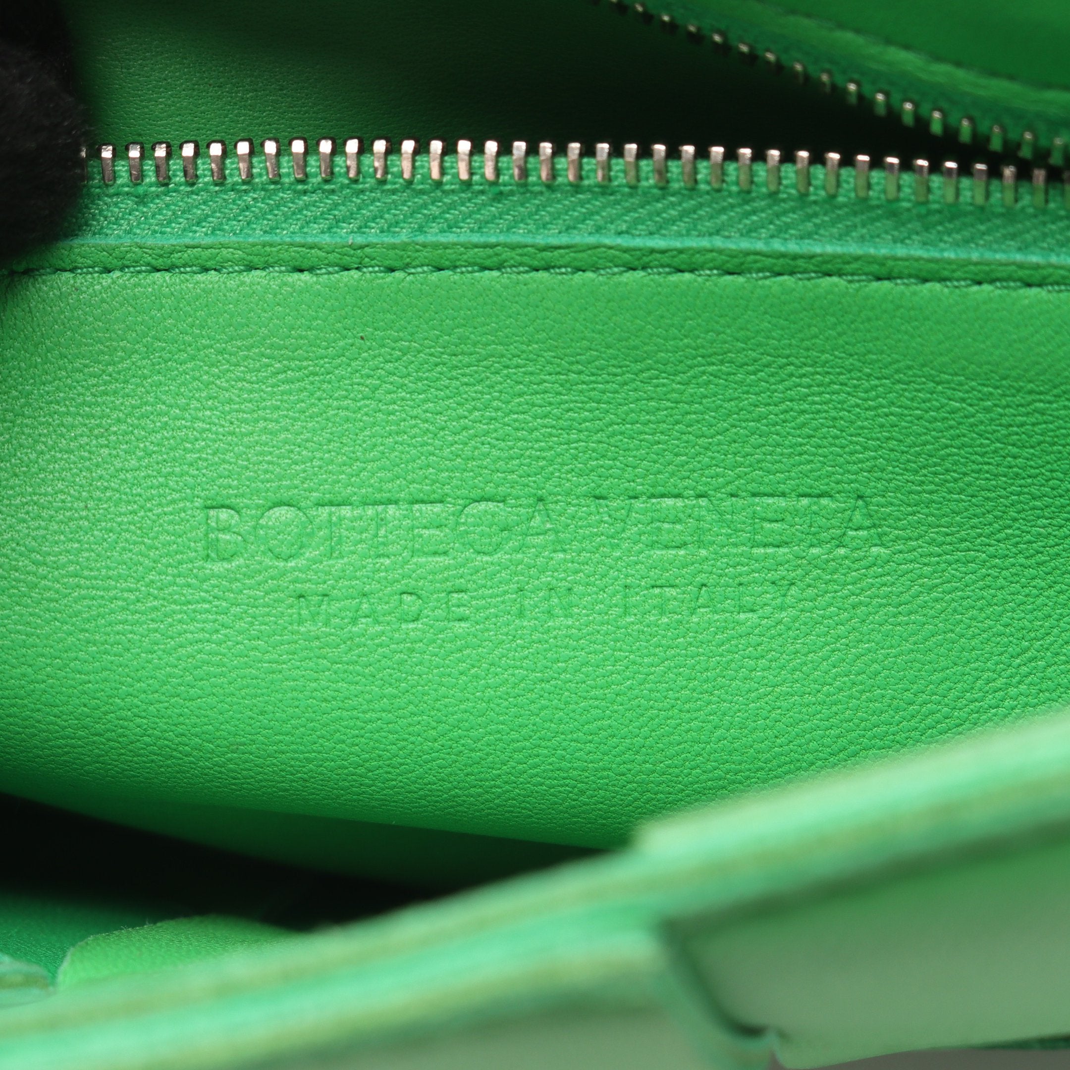 【正規品】BOTTEGA VENETA グリーン イントレチャート15プロ ボッテガヴェネタ BOTTEGA VENETA 財布 二つ折り財布 折りたたみ財布