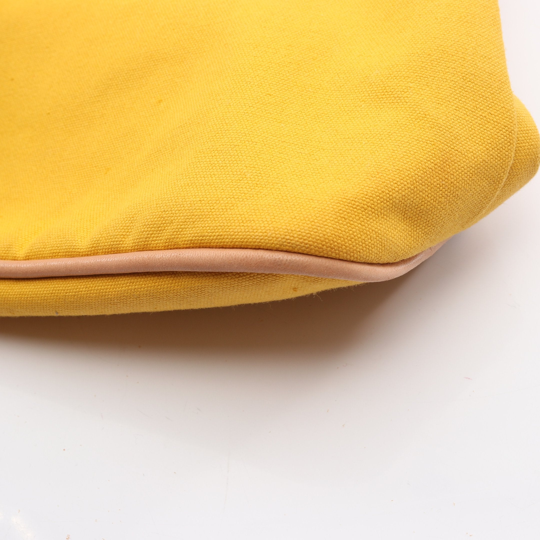 ボリードポーチ30 コスメポーチ キャンバス イエロー シルバー金具