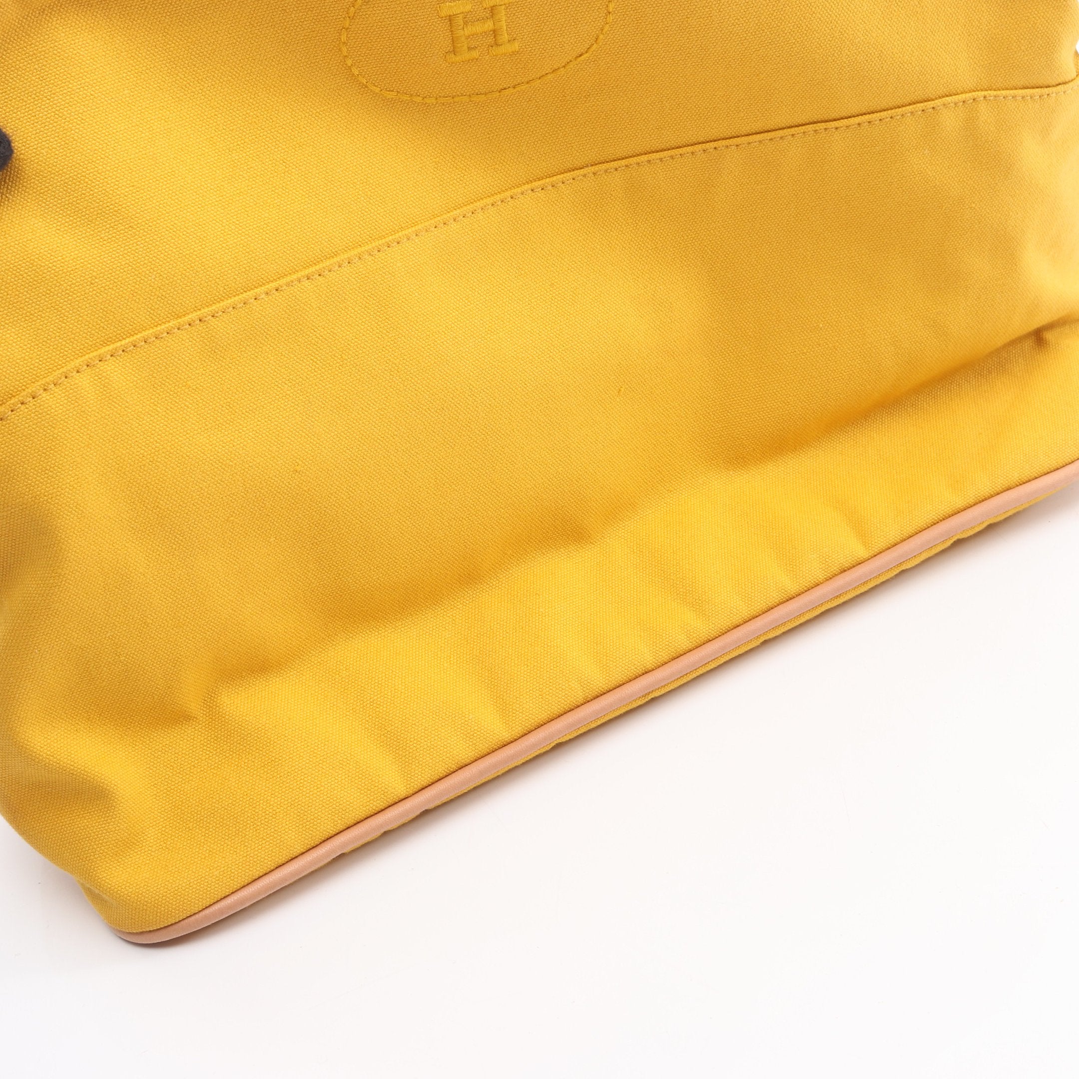 ボリードポーチ30 コスメポーチ キャンバス イエロー シルバー金具