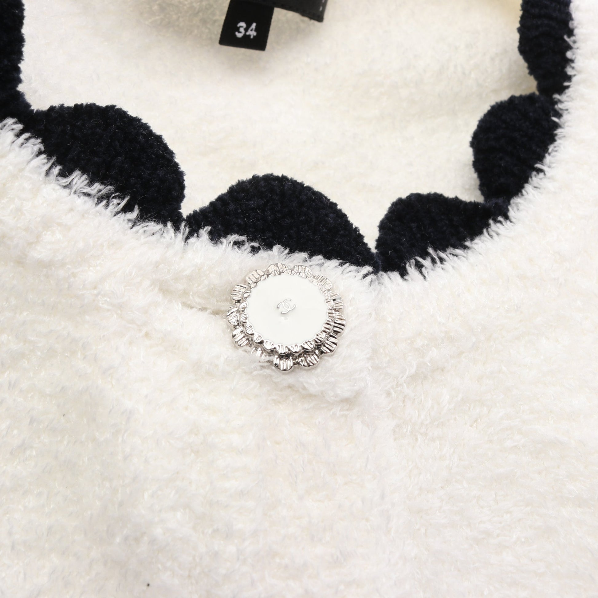 ココマークボタン カーディガン シルク ホワイト ダークネイビー シャネル トップス CHANEL