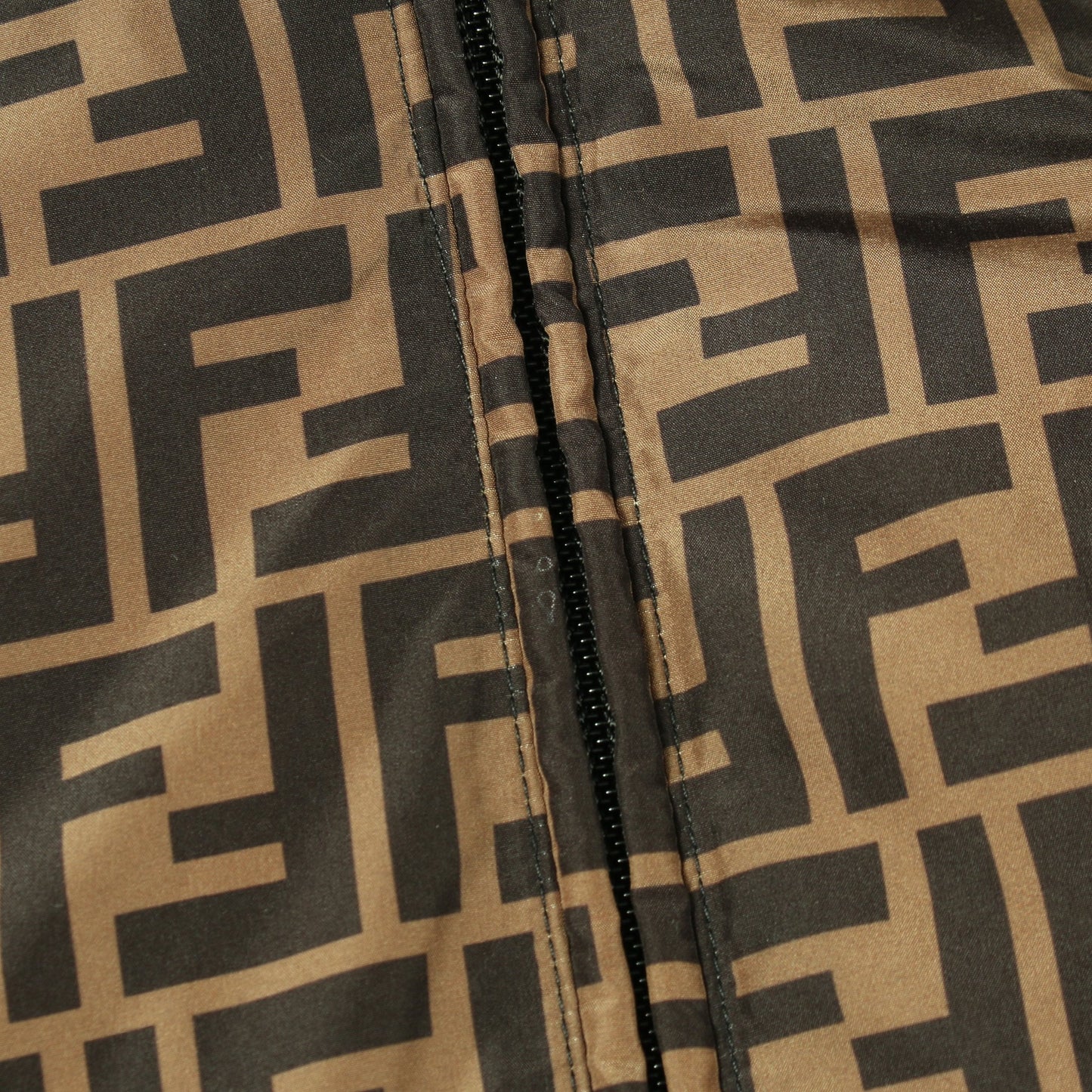 FFロゴ ダウンジャケット カーキグリーン ブラック リバーシブル フェンディ