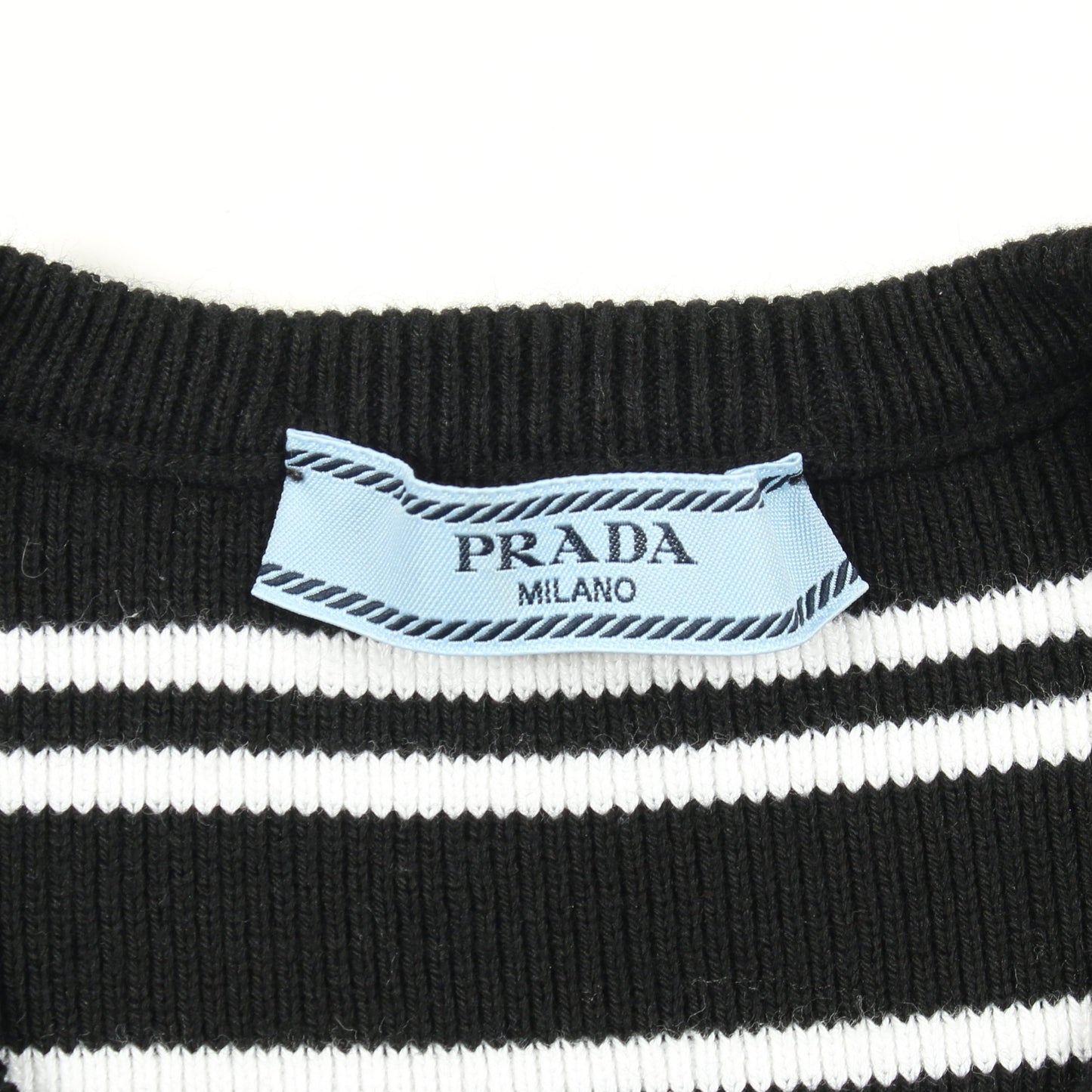 ロゴ刺繍 ニット クルーネック ボーダー コットン ブラック ホワイト プラダ トップス PRADA