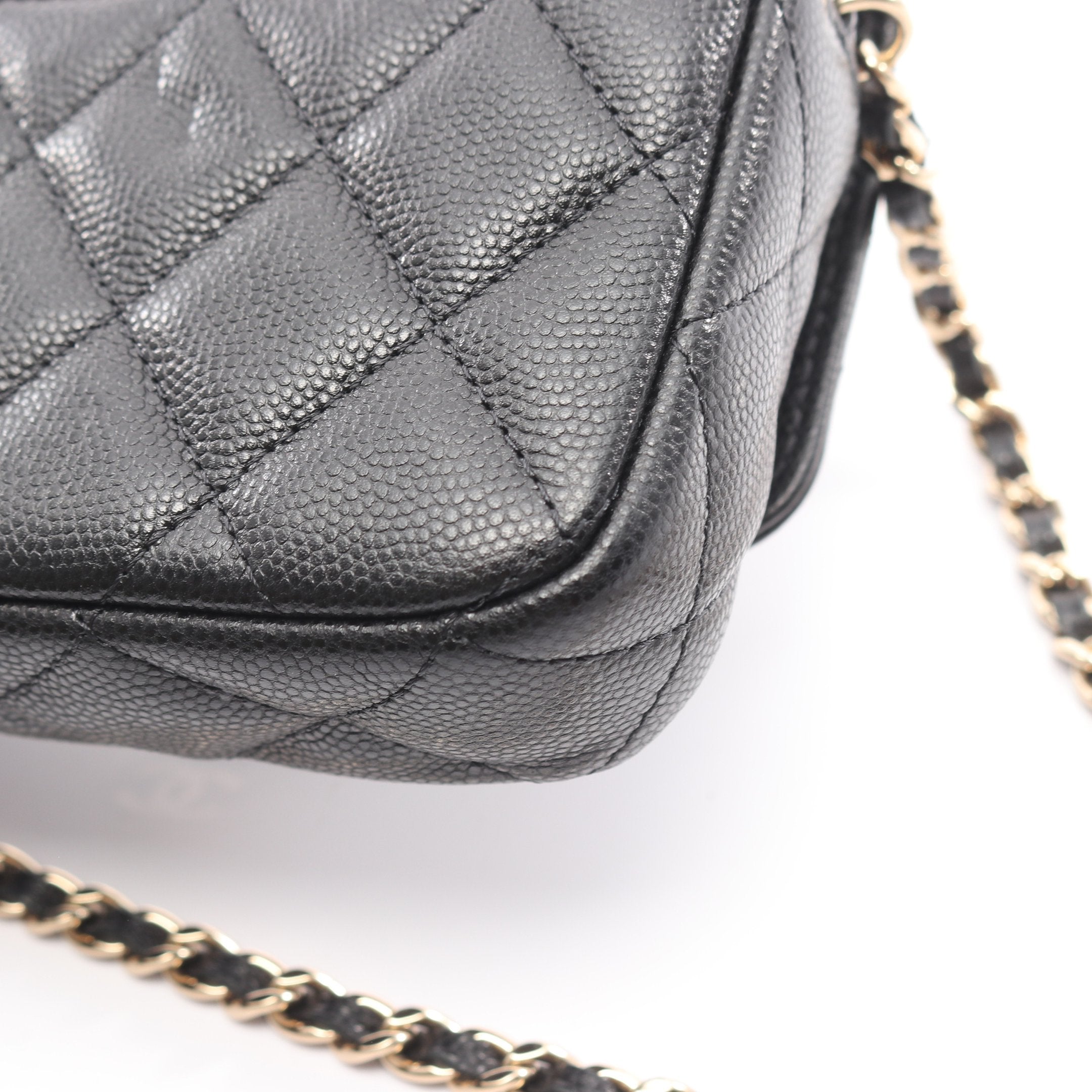 CHANEL シャネル　フォンケース　チェーン　ショルダーバッグ　キャビアスキン CHANEL シャネル フォンケース ショルダーバッグ キャビアスキン