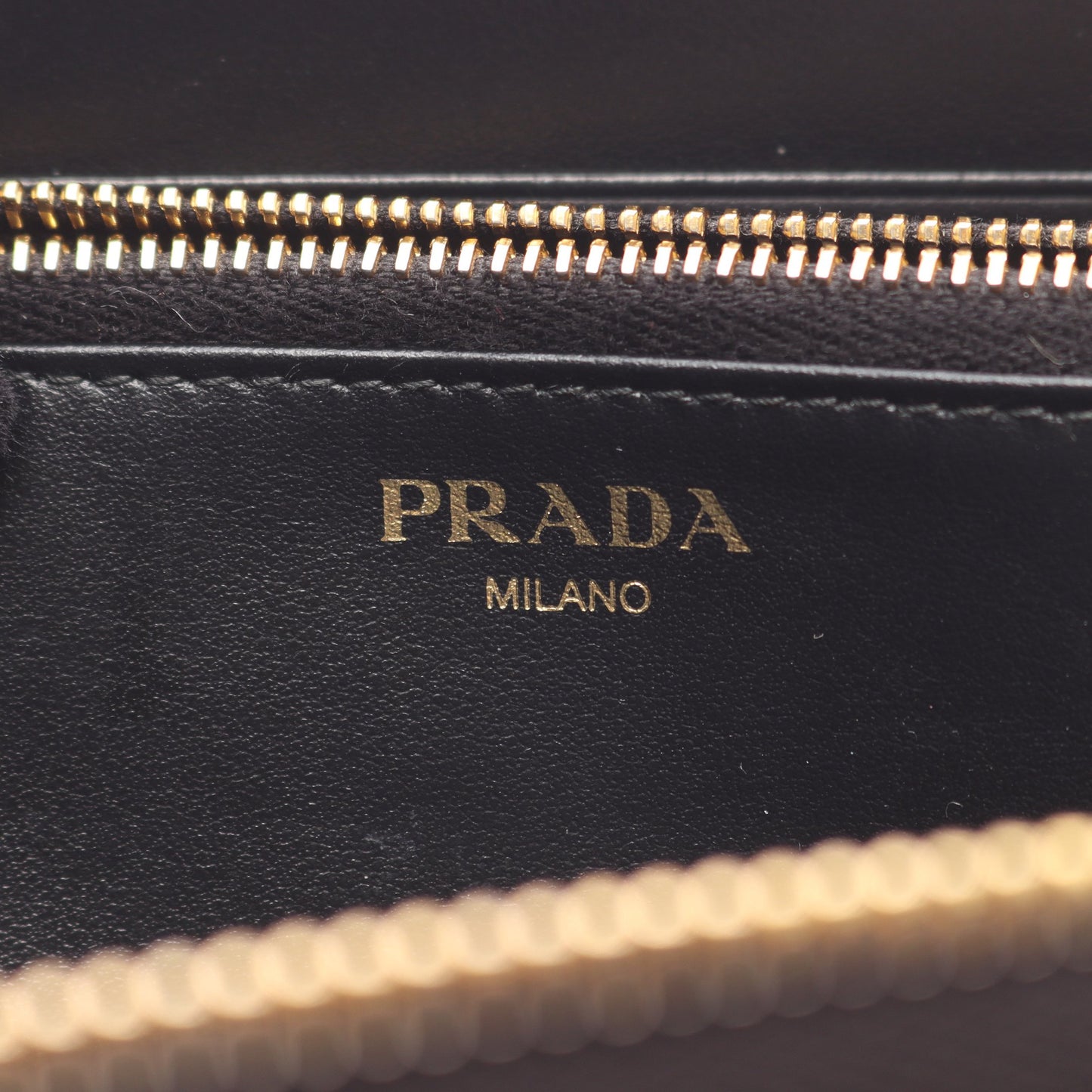 VITTELLO MOVE TR ラウンドファスナー長財布 レザー ブラック プラダ 財布・小物 PRADA