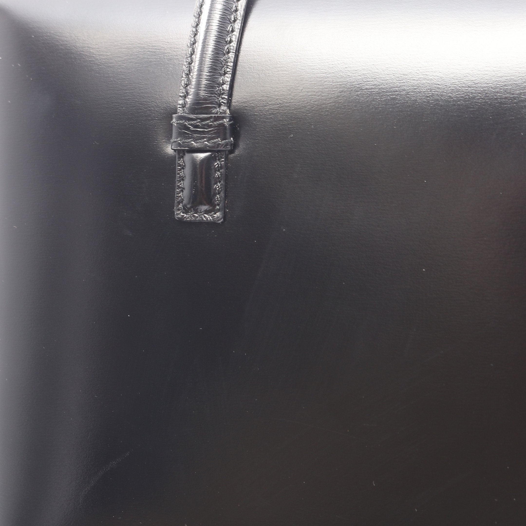 美品●ロエベ　ハンドバッグ　ロゴ型押し　シルバー金具　シボ革　レザー　ブラック ハンドバッグ 型押しロゴ レザー ブラック ロエベ – RECLO